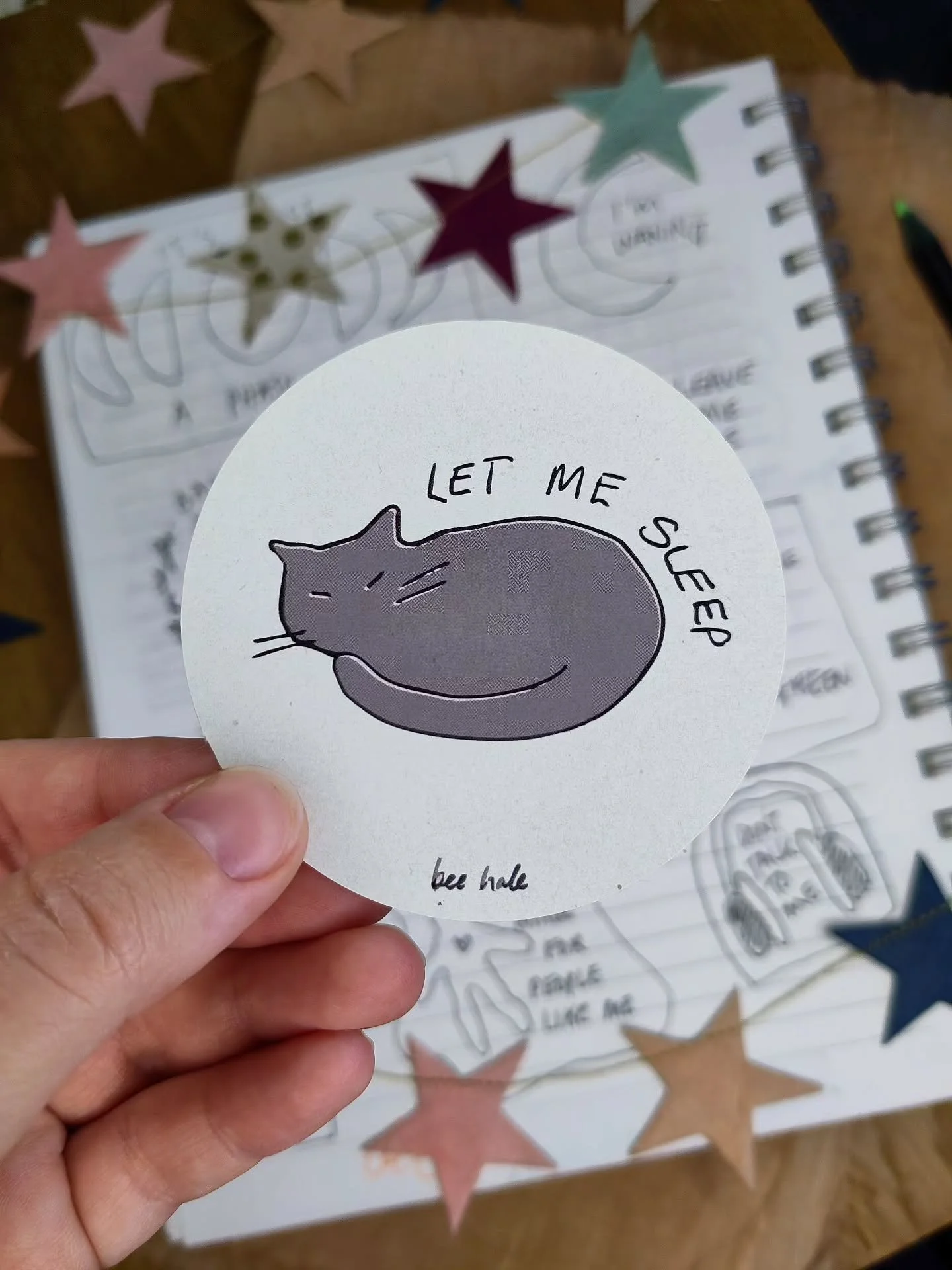 Let me sleep 💤 Available in my shop - link in bio ✨
&bull;
#catsticker #sticker #cutesticker #cutestationary #cutecats #cuteart