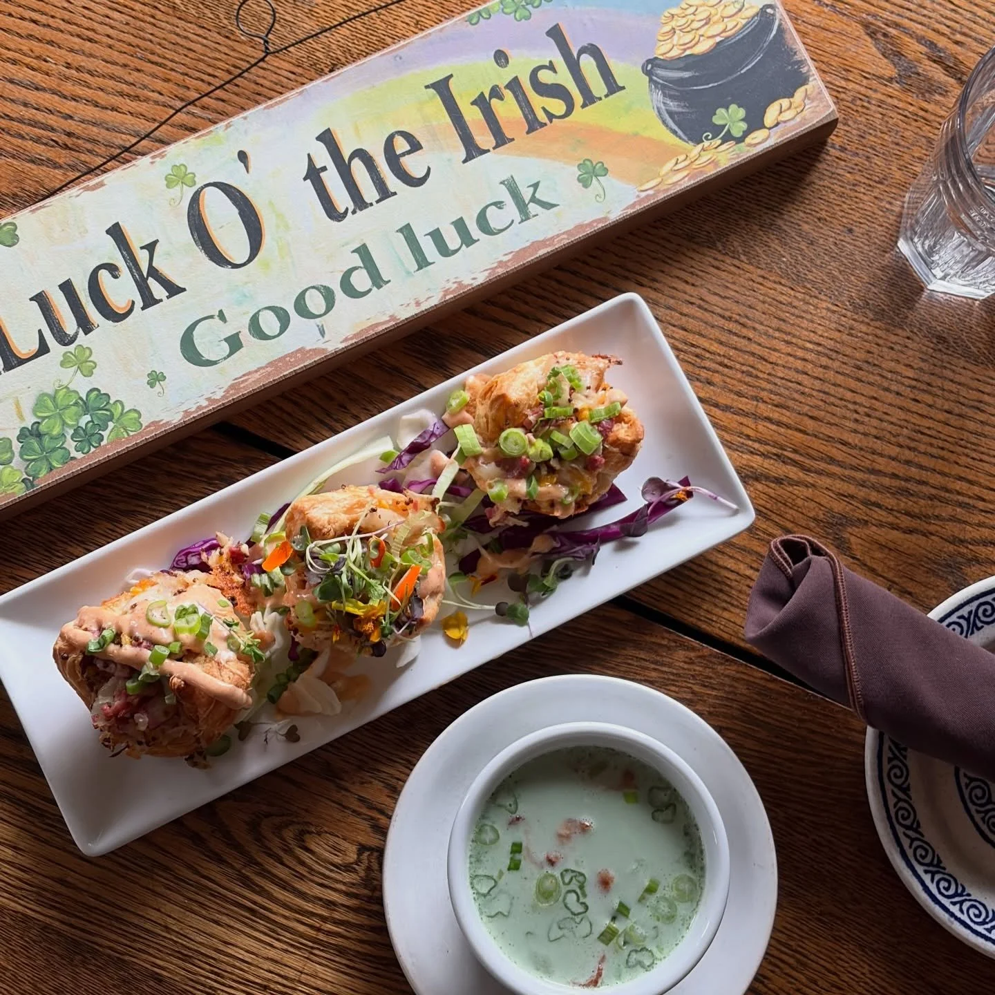Celebrating all week long&hellip;have to make up for Monday&rsquo;s wicked weather 💨 ☘️ 

FEATURES 3/16-3/21

SOUP //
traditional irish colcannon soup
creamy potato, cabbage, leek, bacon

MUSSELS //
mustard, cream, onion 

APPETIZER //
corned beef, 
