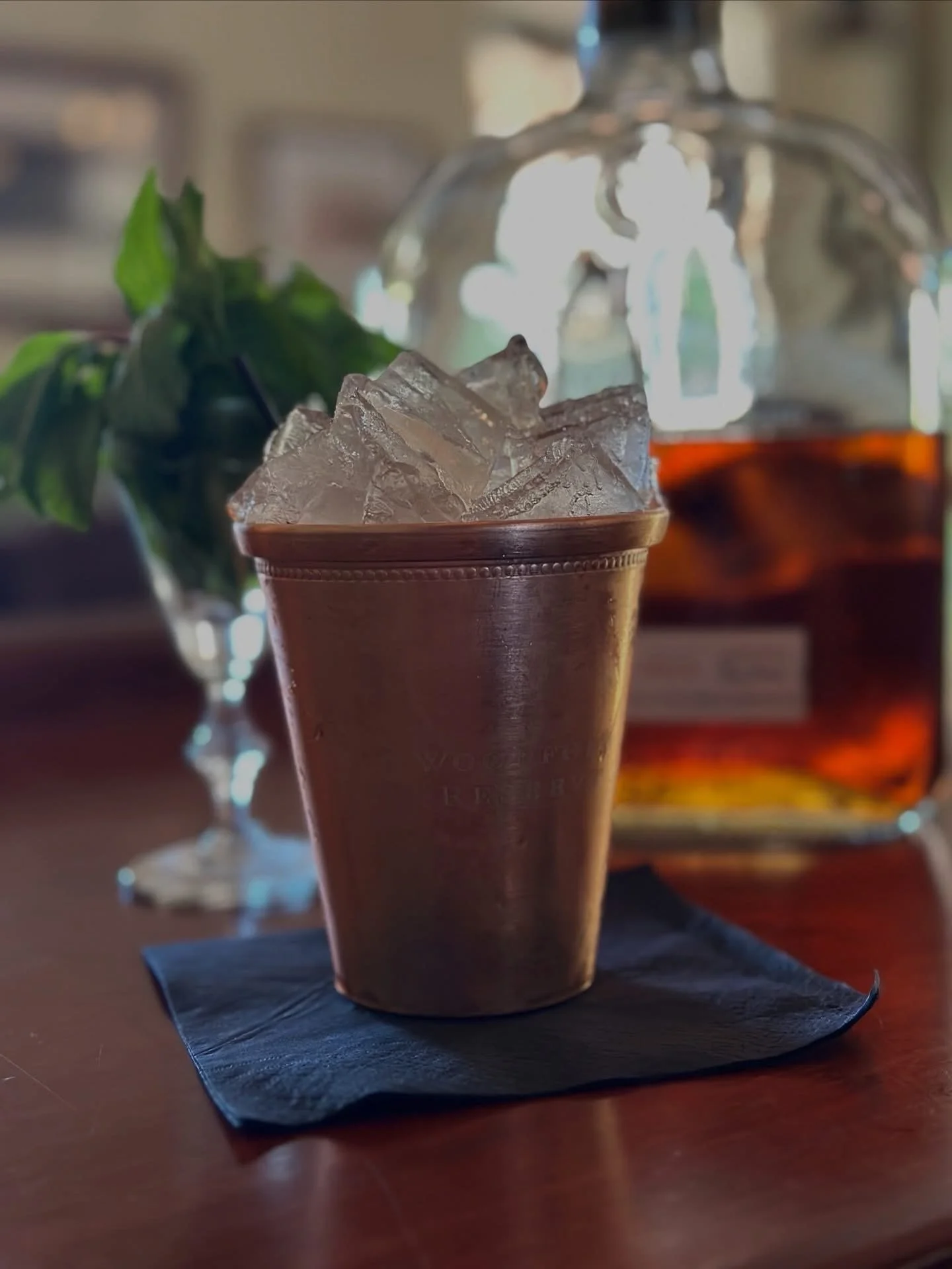 Who is Derby Day Drinking? We have your sips covered! @woodfordreserve, mint, simple syrup = winner! 🏇 or if you&rsquo;re looking for something different, try our Montgomery Smash with @makersmark, muddled mint &amp; berry simple syrup, lime, &amp; 