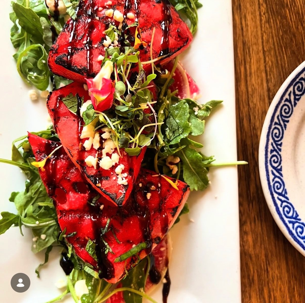 Music with @wesjohnson_ tonight &amp; 🍉 grilled watermelon salad with @living_hope_farm greens? 🥬 This is going to be a good week, babes! 

SOUP // 
creamy ham &amp; potato with bacon &amp; green peas   CLAMS // 
tomato harissa &amp; onion 

APPETI