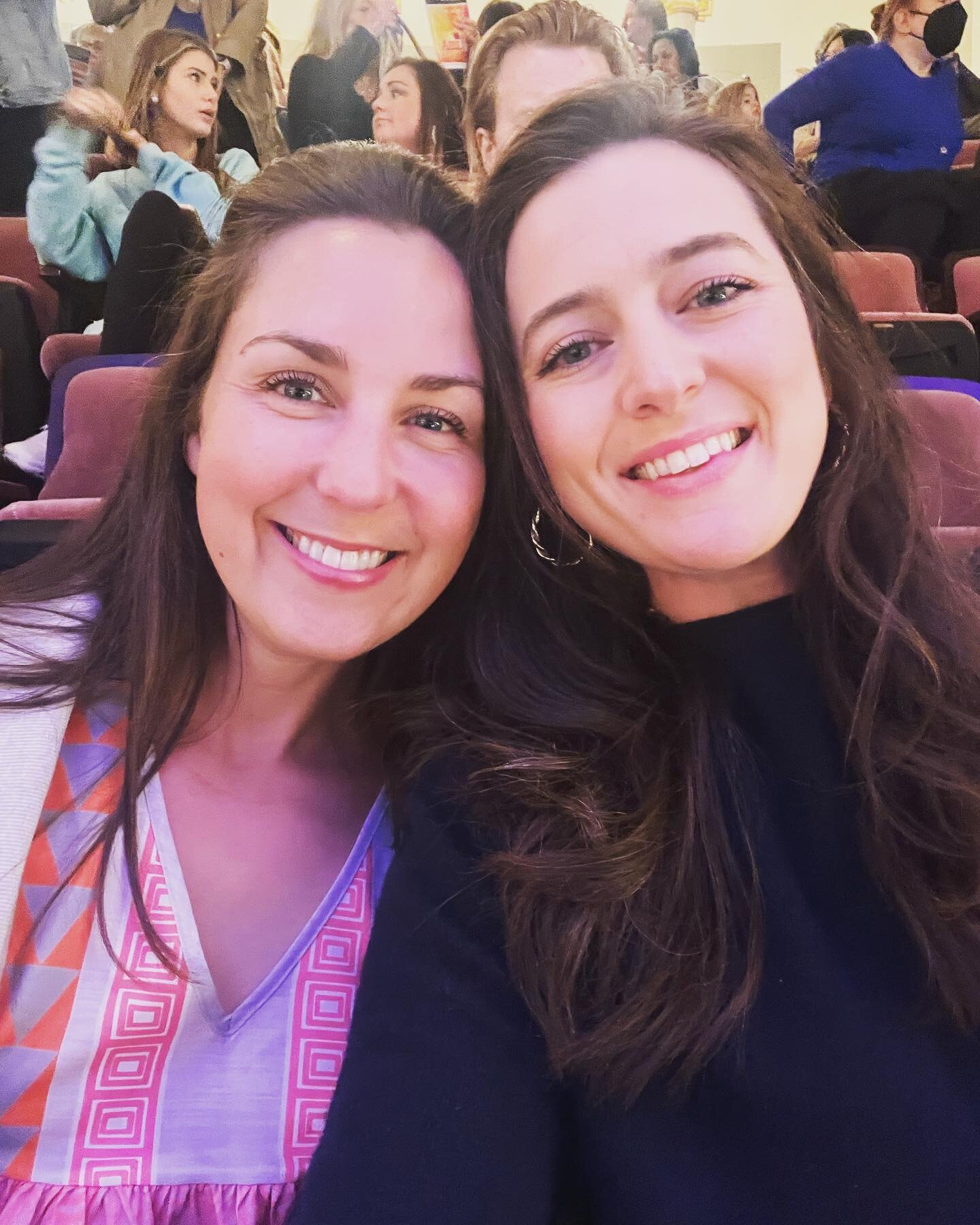 My Bestie, Owl Eyes, LBBLM! I have a (terrible) mantra that &ldquo;I don&rsquo;t like fun&rdquo; but @laurenbaileymotheral always proves me wrong! We went to see &ldquo;Annie&rdquo; which she tells me is a classic and everyone has seen. First timer🙋