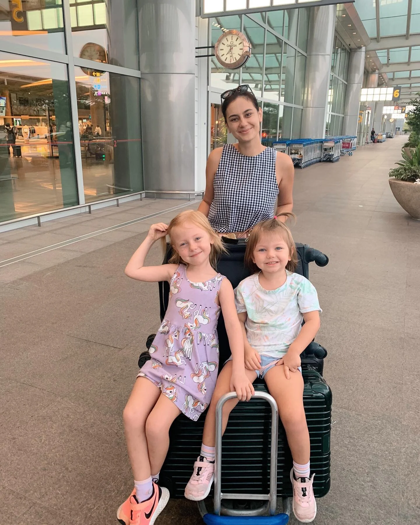 ✈️ BALI ✈️
The girls and I just left for an extended CNY break to our home country Indonesia 🇮🇩 

The girls are so happy to be back to visit their bali friends @itsmrsgrandison and @jenniferleha 🤗 

Mama will be mainly stuck in studies 📚 as I am 