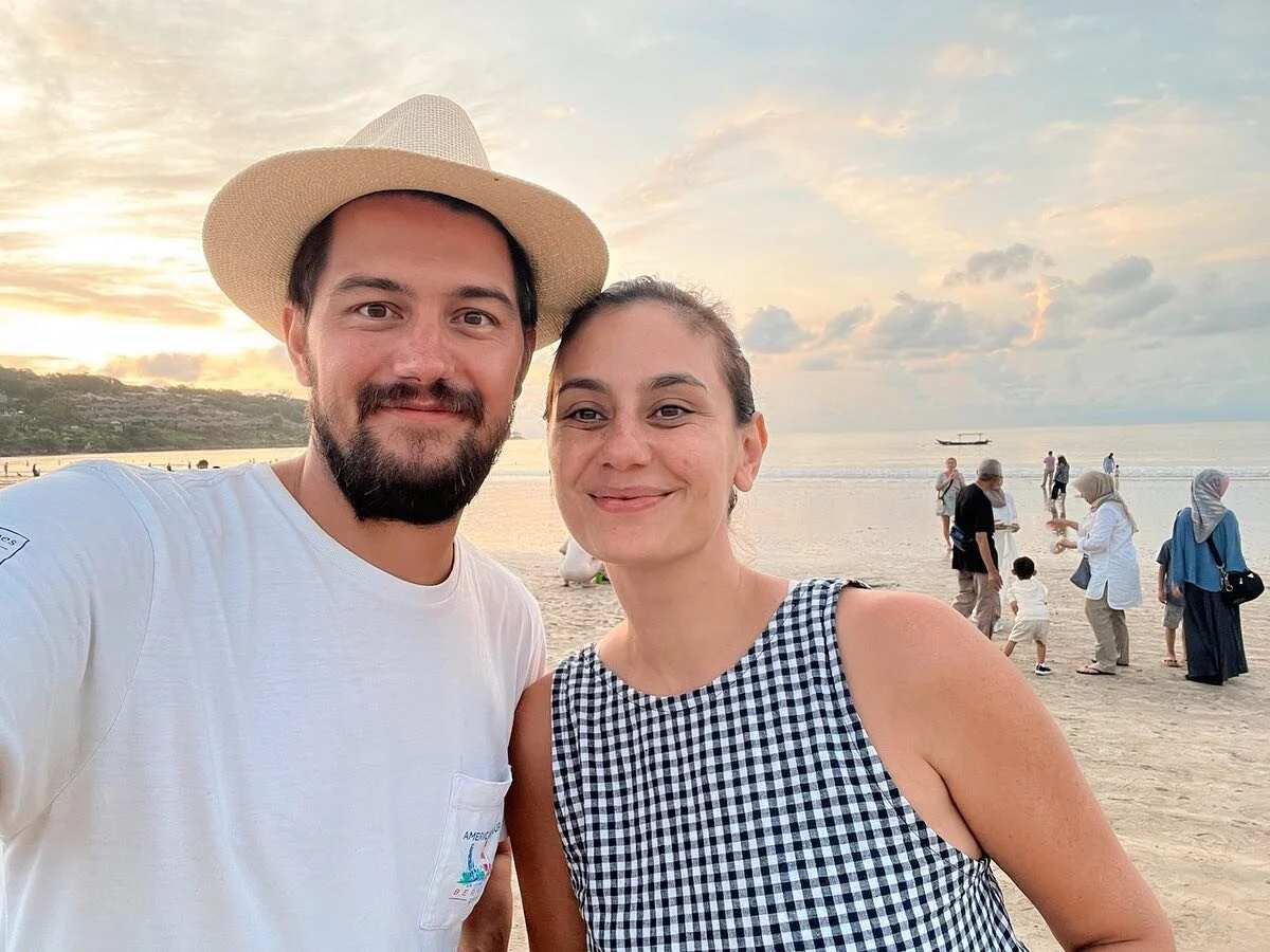 Happy Anniversary @benetoofareast &hearts;️ 

Today we went back to Menega at Jimbaran Beach where we first fell in love over sambal matah and kerang bakar 6 years ago. 

We both forgot our 5 years wedding anniversary 🫣 but made some time to go back