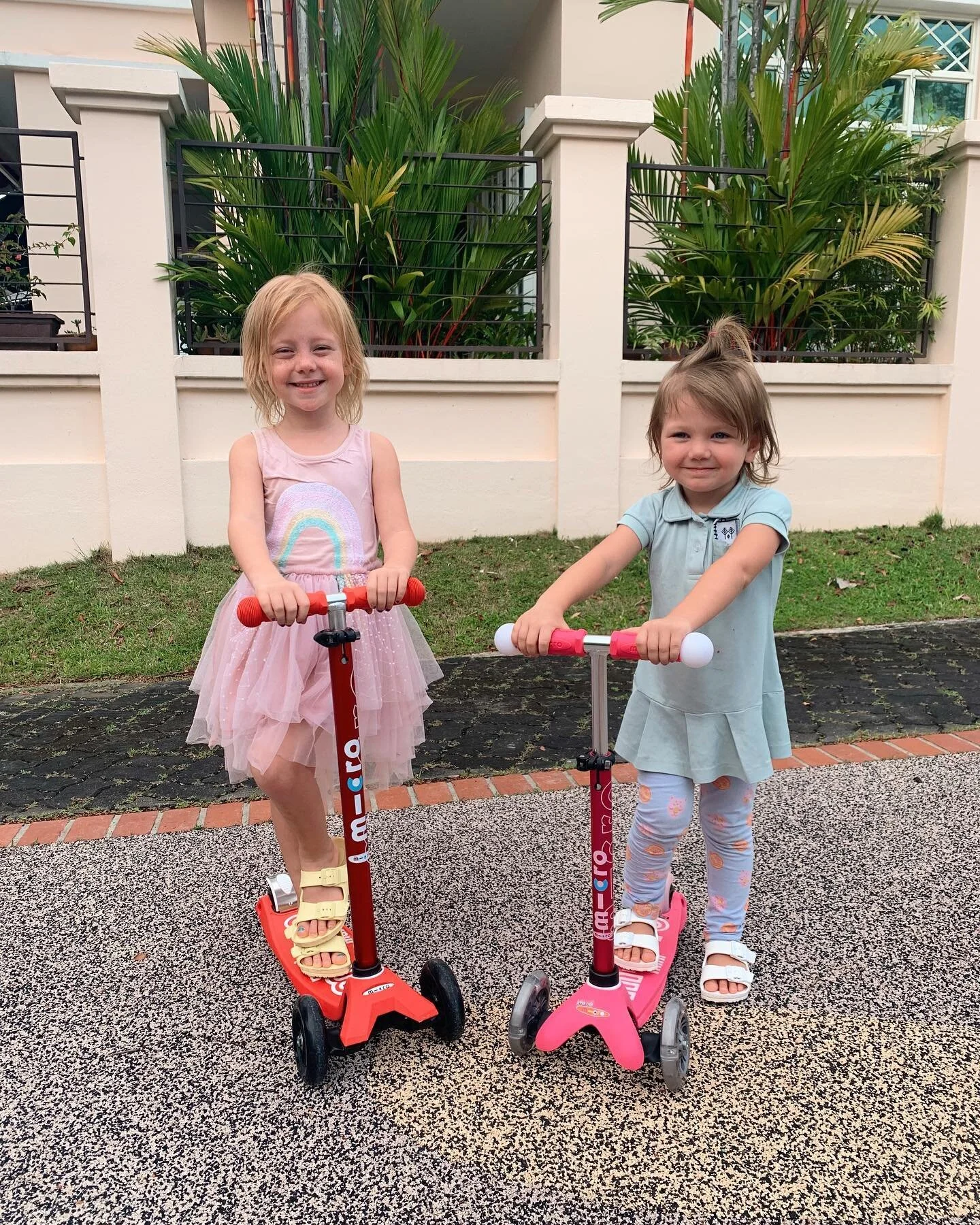 🛴 This is how we roll 🛴

As some of you can remember, Allie loves scooting around since she was Ollie&rsquo;s age and now they are twinning on the streets with @microscooters_indo 💥

Allie upgraded to a Maxi Microscooter in rocking red and Ollie i
