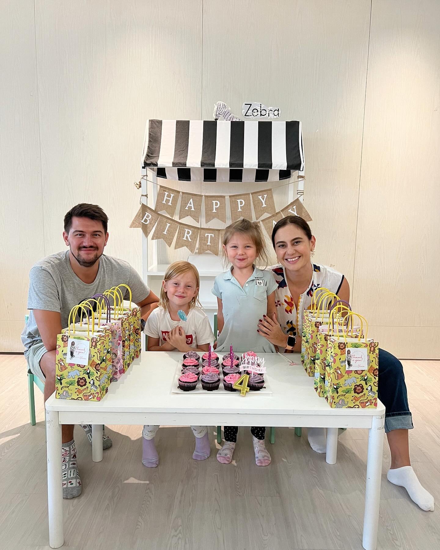 Celebrating Olivia&rsquo;s Birthday at @trehausschoolsingapore with her friends! 🥳

I also had the pleasure to read some stories to the class, ready to jump in any time as a part time teacher 😉