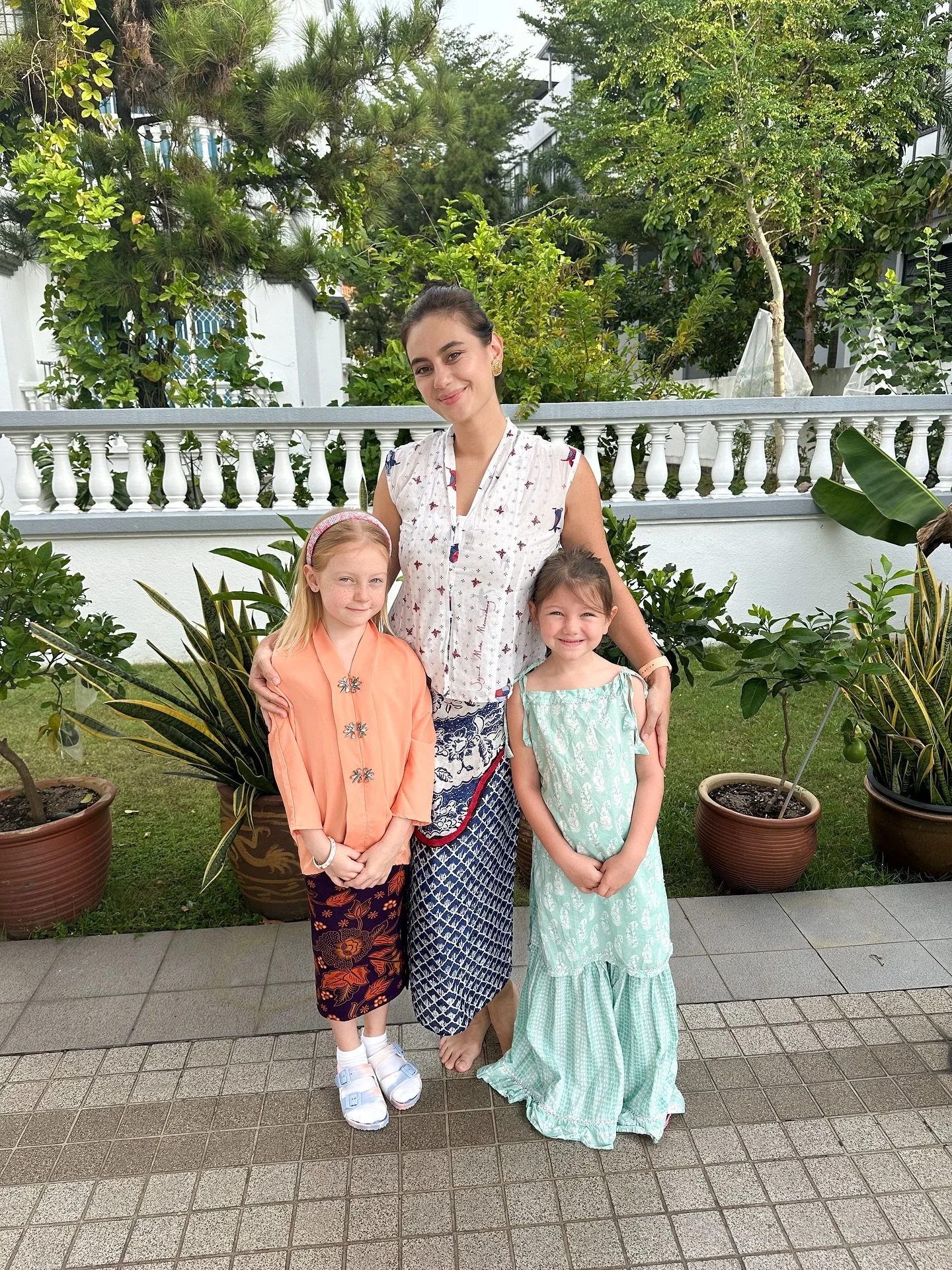 Life Lately ✨
The past few weeks have just swished by: a collection of little moments, growth, and gratitude.
Allie celebrated UN Day at school and proudly wore her Indonesian kebaya 🇮🇩, while Olivia joined the Diwali festivities at @trehausschoo