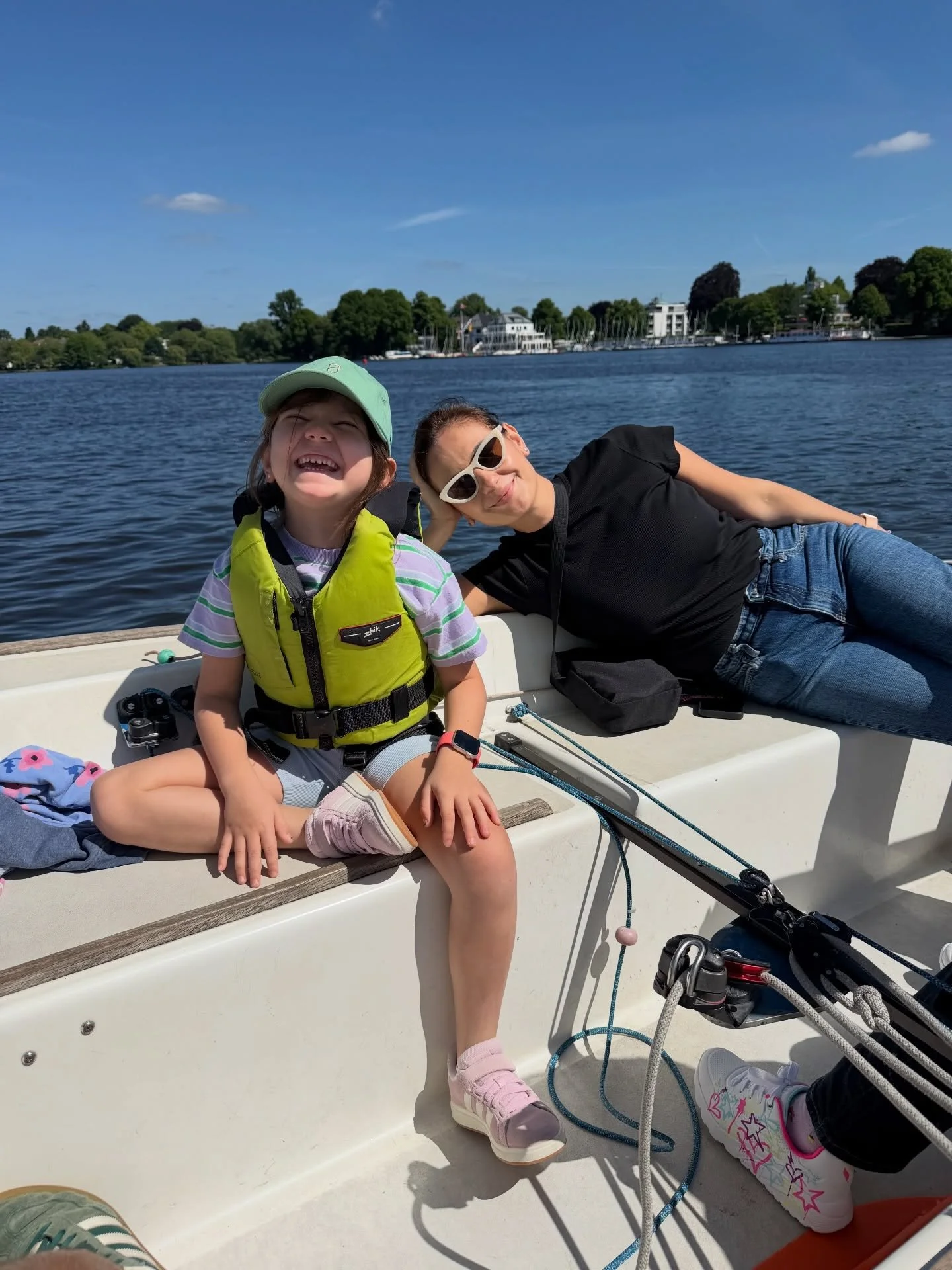 Postcards from Germany 🇩🇪 

Hamburg strolls, strawberry 🍓 picking and sailing ⛵️ ✨ Pretty good weekend