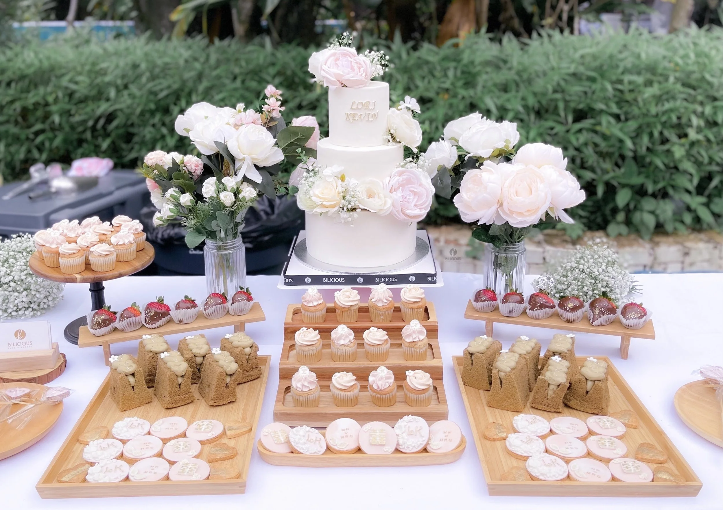 鮮花結婚蛋糕 with Candy Corner by Bilicious