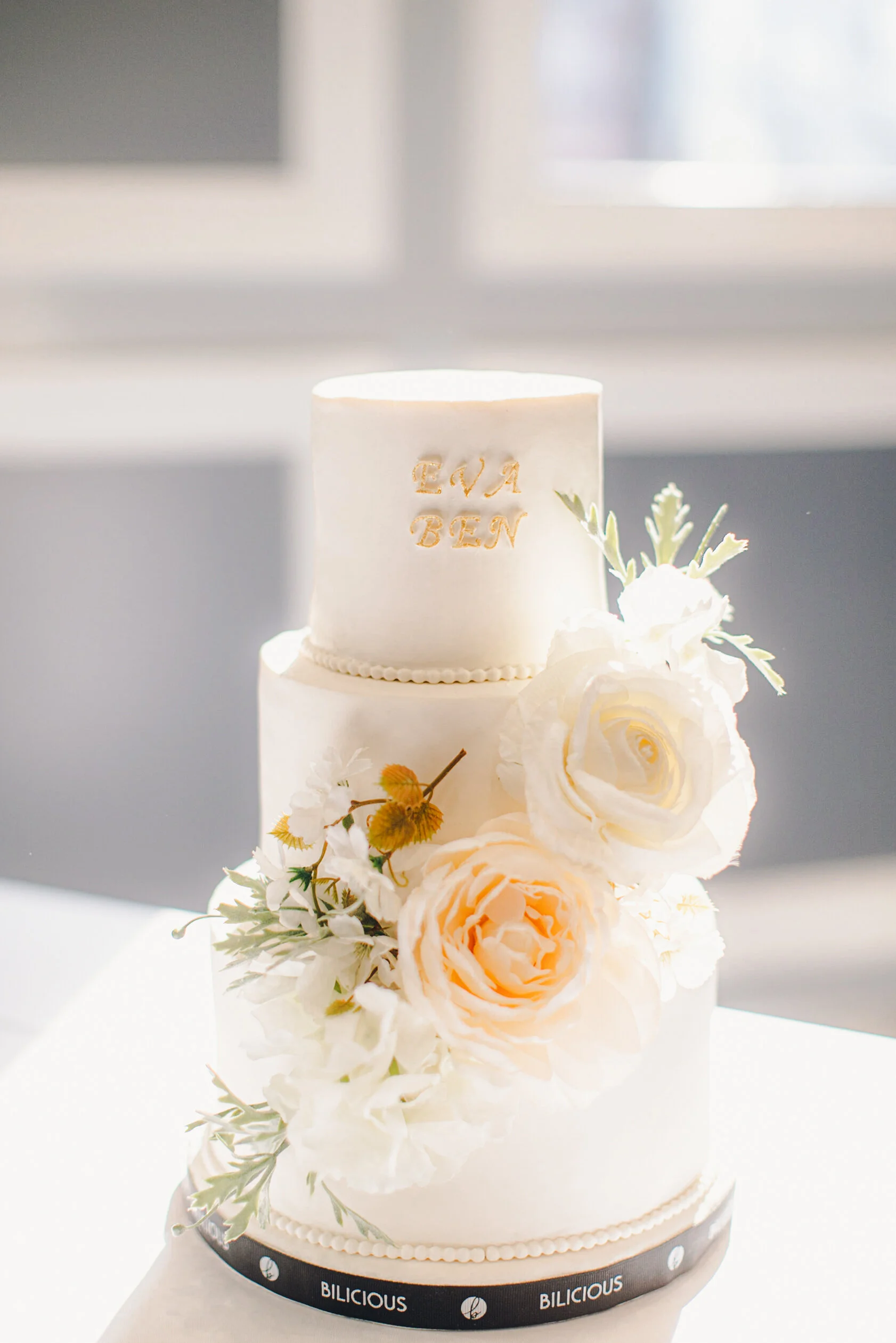 Stylish and Elegant Floral Wedding Cakes in Hong Kong - 3 Tier Simple Floral Wedding Cake