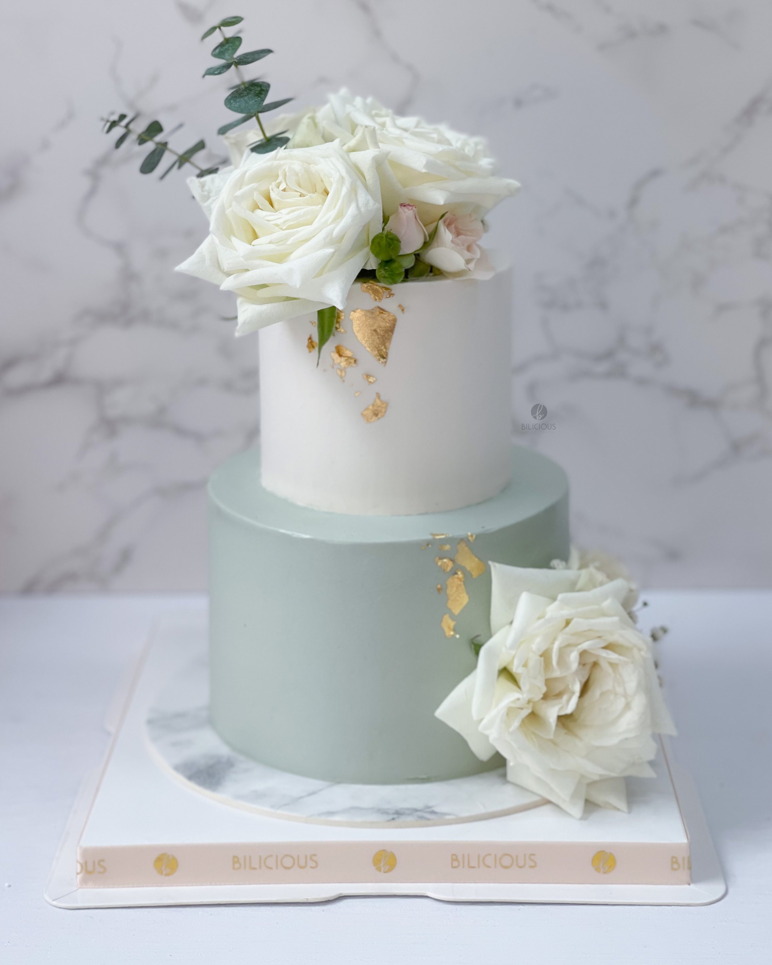 Stylish and Elegant White Roses Wedding Cakes in Hong Kong - 2 Tier Floral Wedding Cake x 兩層白玫瑰結婚蛋糕