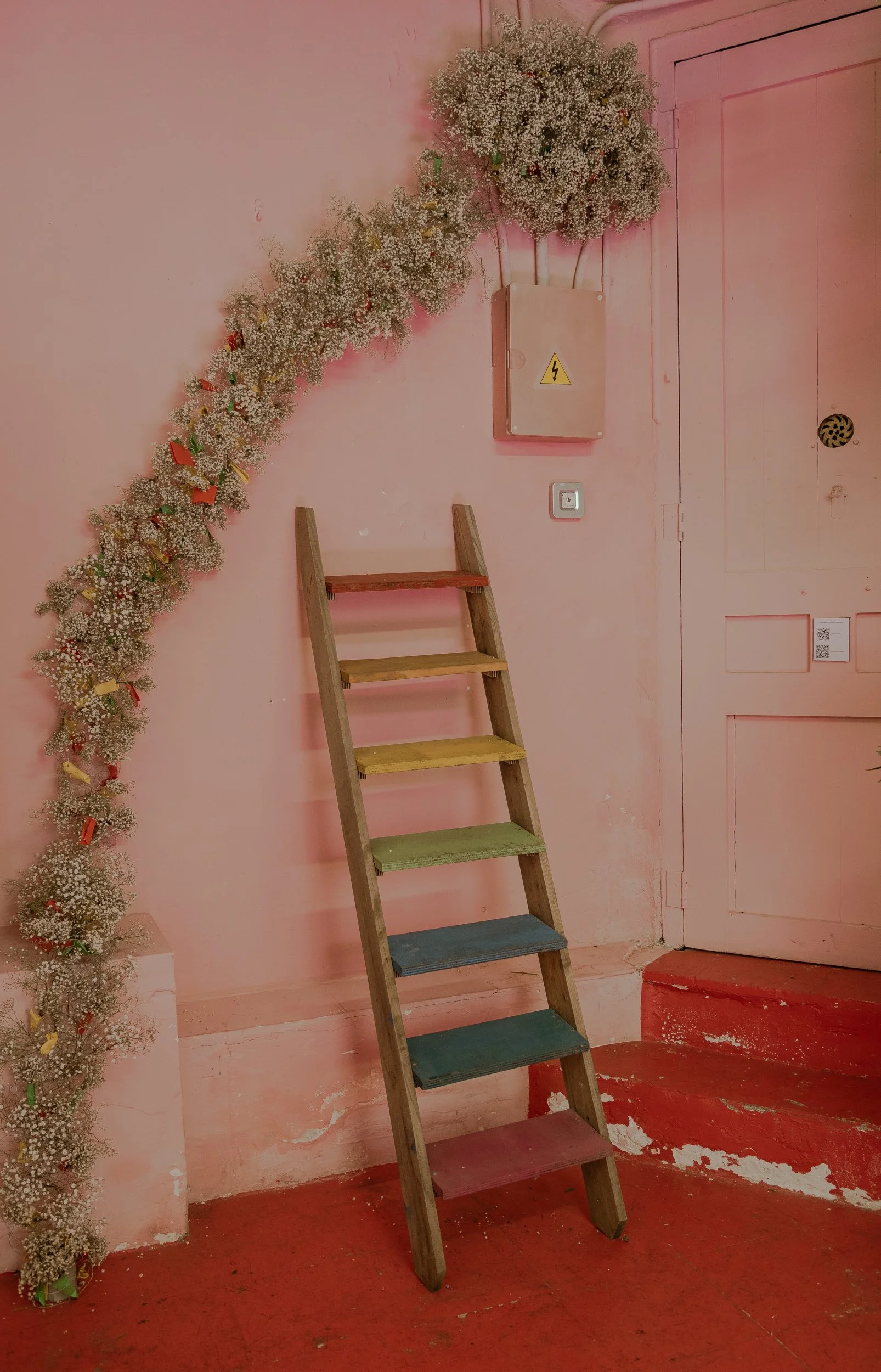 Collaborative flower structure with climbing greenery designed for Mosaic’s “The Floral Experience"