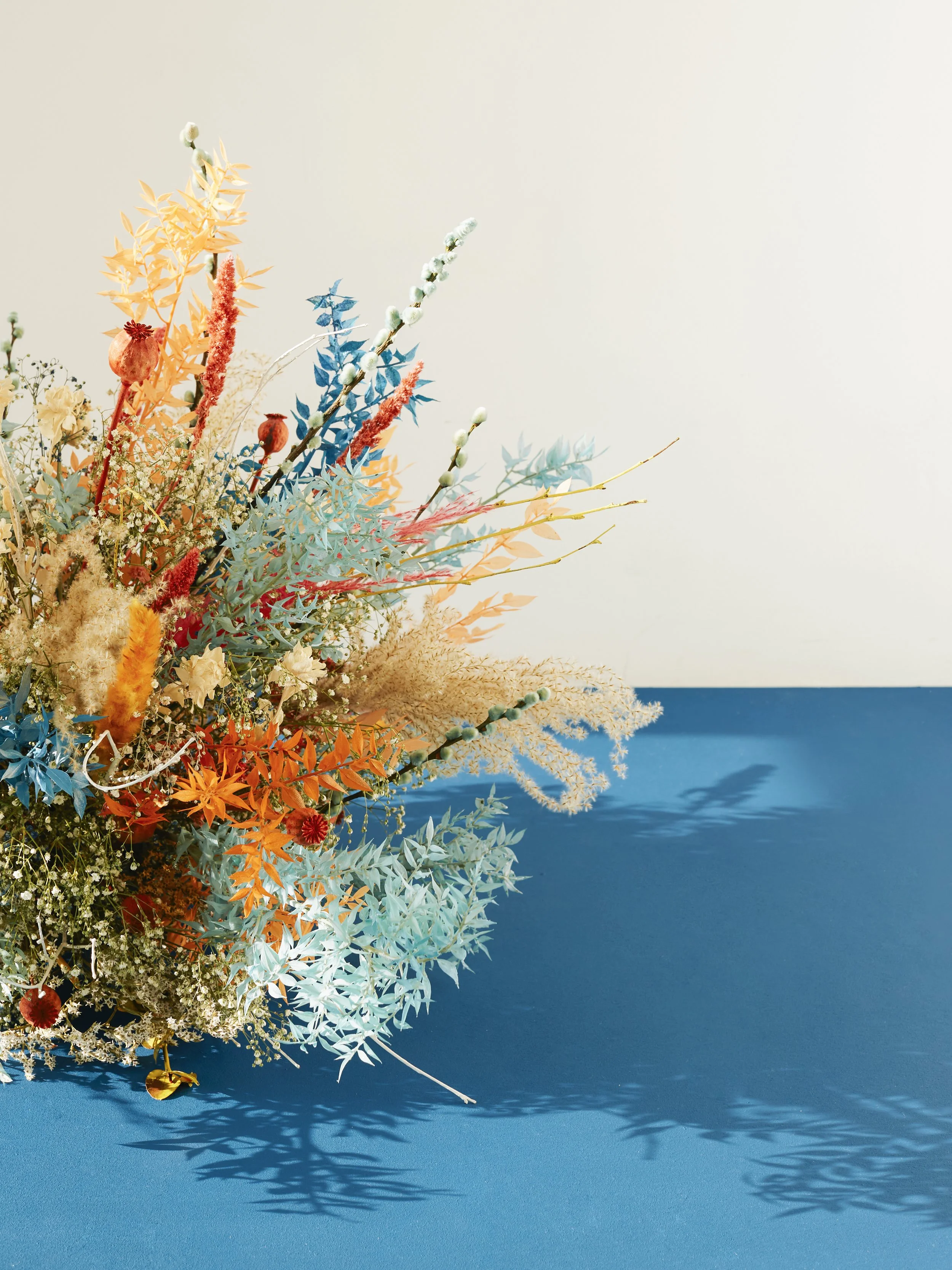 Floral composition “L’Explosion” by Mosaic, made of painted preserved flowers and showcased in Random Place Studio, Barcelona