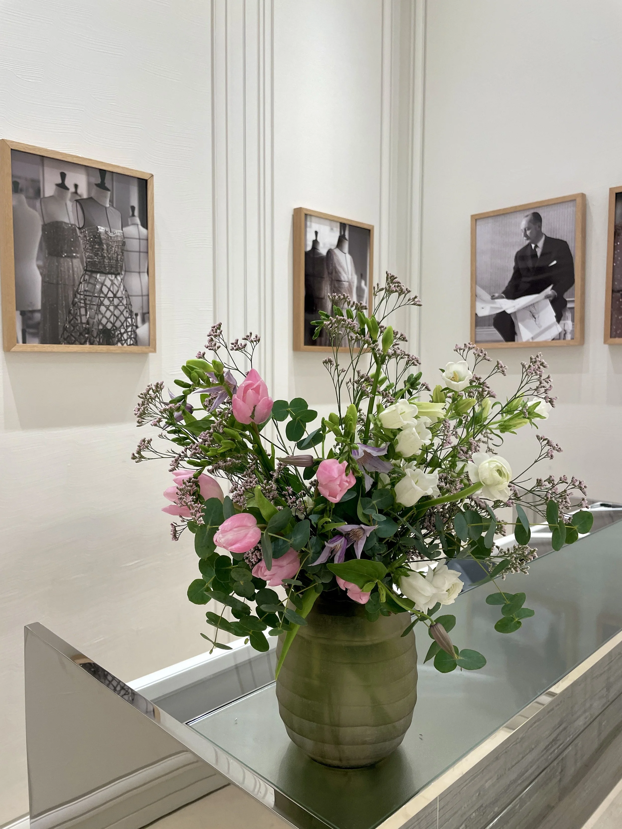 Fresh pastel bouquet crafted by Mosaic Flowers for Dior’s luxury boutique interior in Barcelona