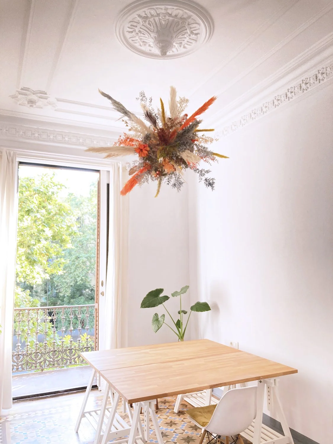 Floating floral sculpture in warm tones suspended in a luxury Barcelona flat, created by Mosaic for international clients