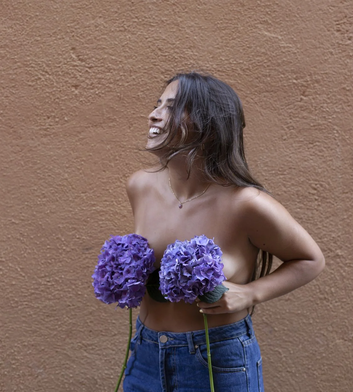 Model Gabriella wearing hydrangea floral styling by Mosaic Flowers in Barcelona editorial photoshoot