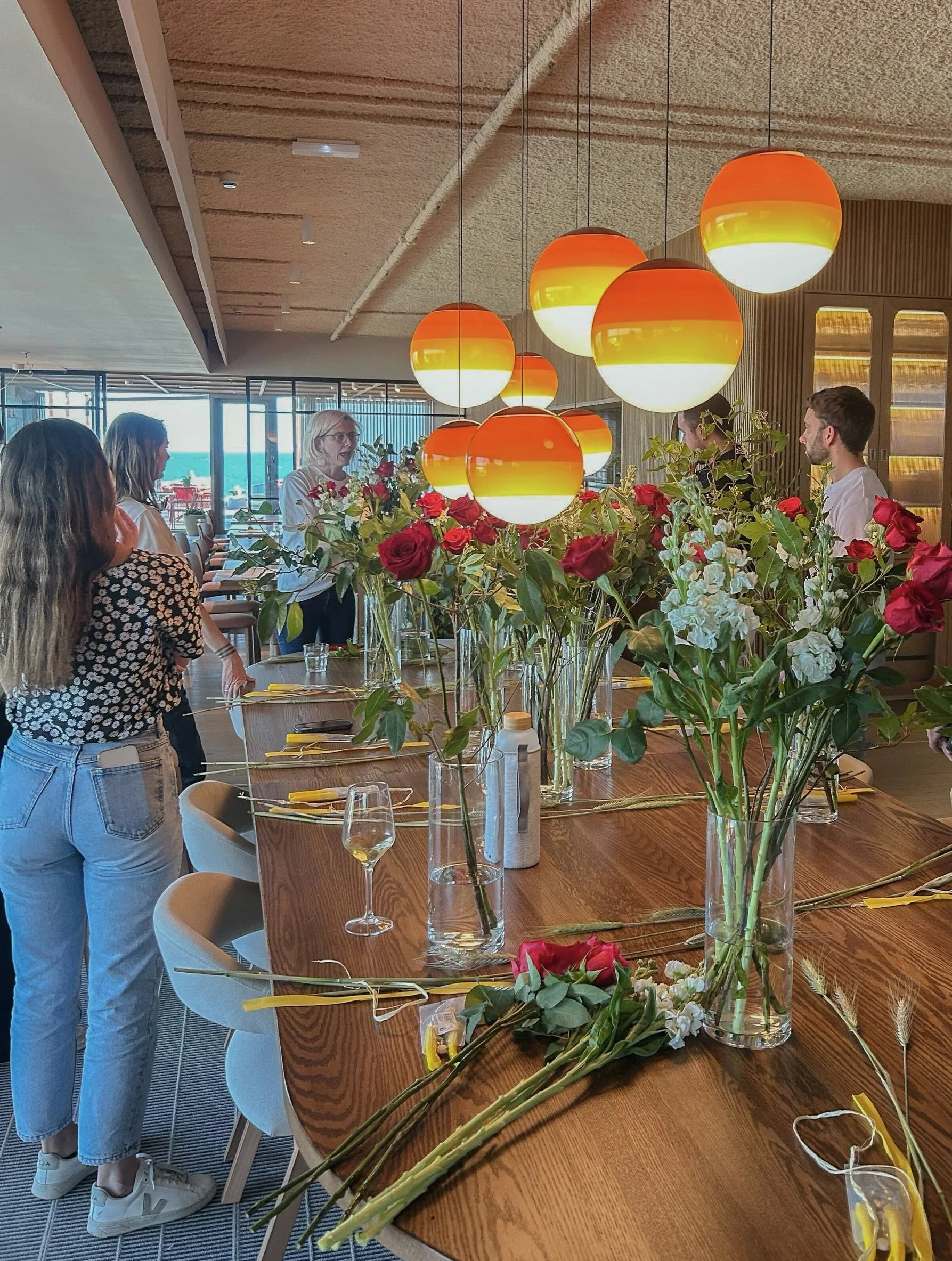 Sant Jordi floral workshop at Norrsken – creative table design with roses by Mosaic Flowers