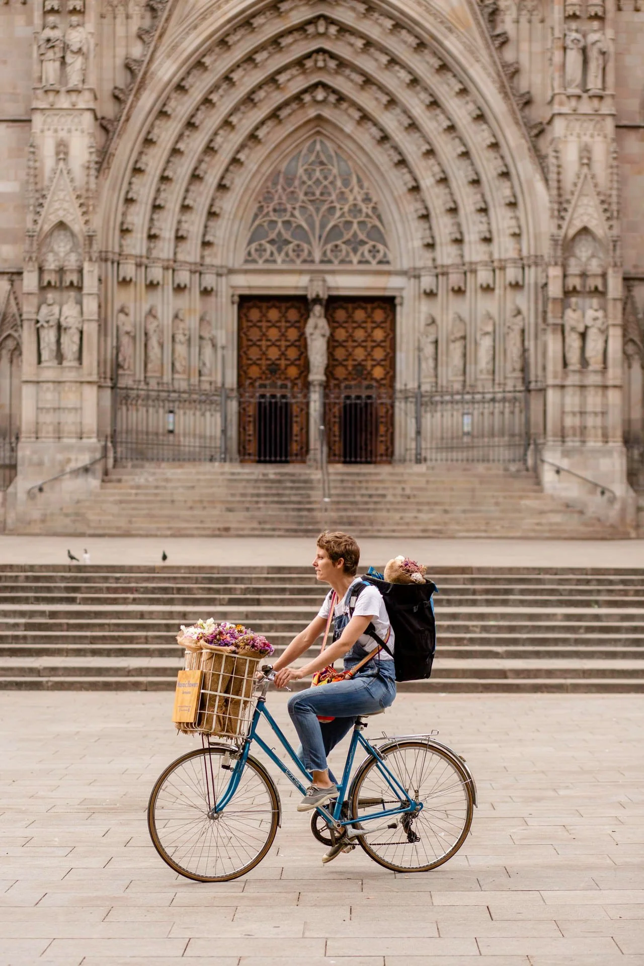 Mosaic Flowers delivering fresh floral creations by bicycle across Barcelona, floral designer for luxury international events