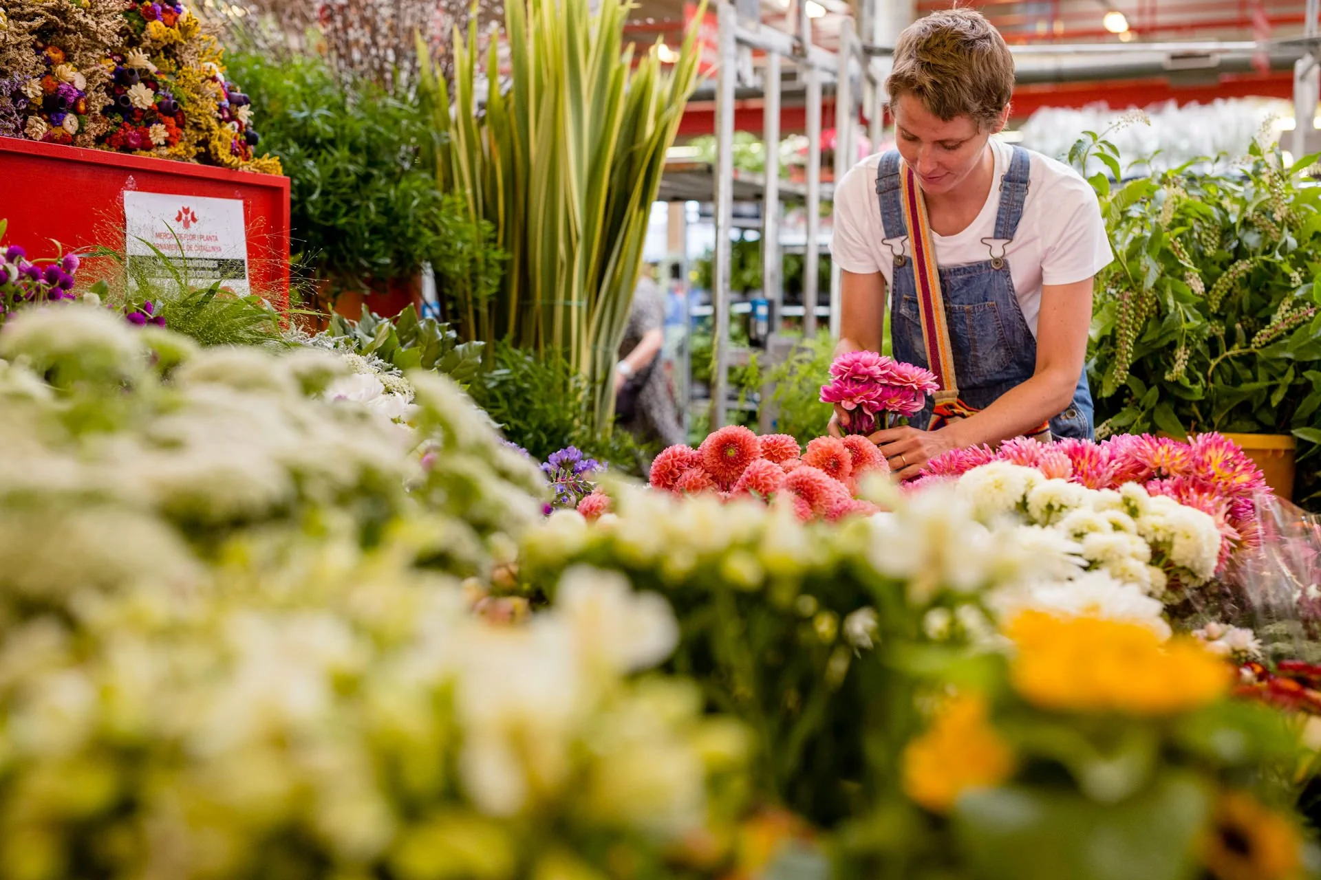 Selection of seasonal blooms in the Barcelona local flower market, handpicked by Mosaic Flowers for international events