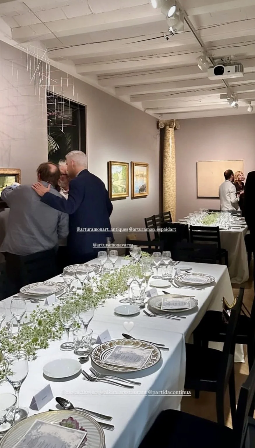 Minimalist graphic floral table runner extending through the private salons of Artur Ramon Art Gallery, created for the Miquel Barceló exhibition inauguration with contemporary elegance and meticulous attention to detail