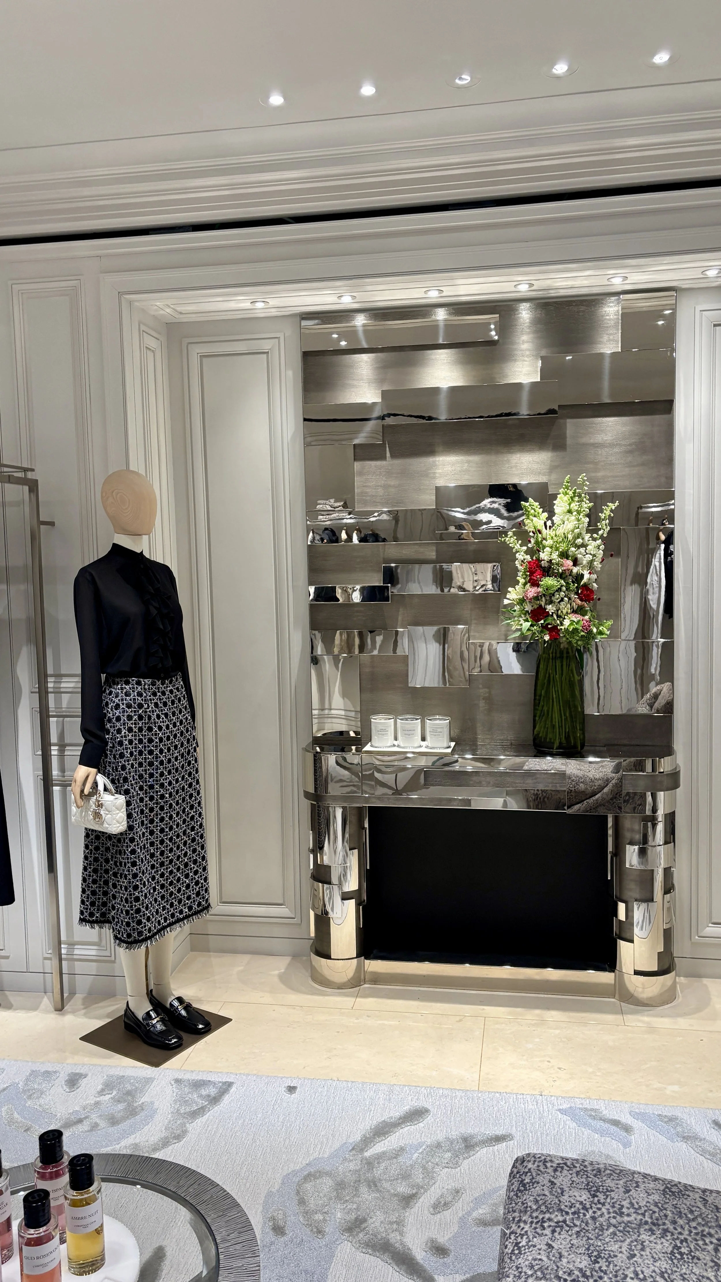 Weekly floral composition displayed inside a luxury flagship store in Barcelona for the Spring Summer 2027 collection, showcasing modern luxury and elegant floral artistry