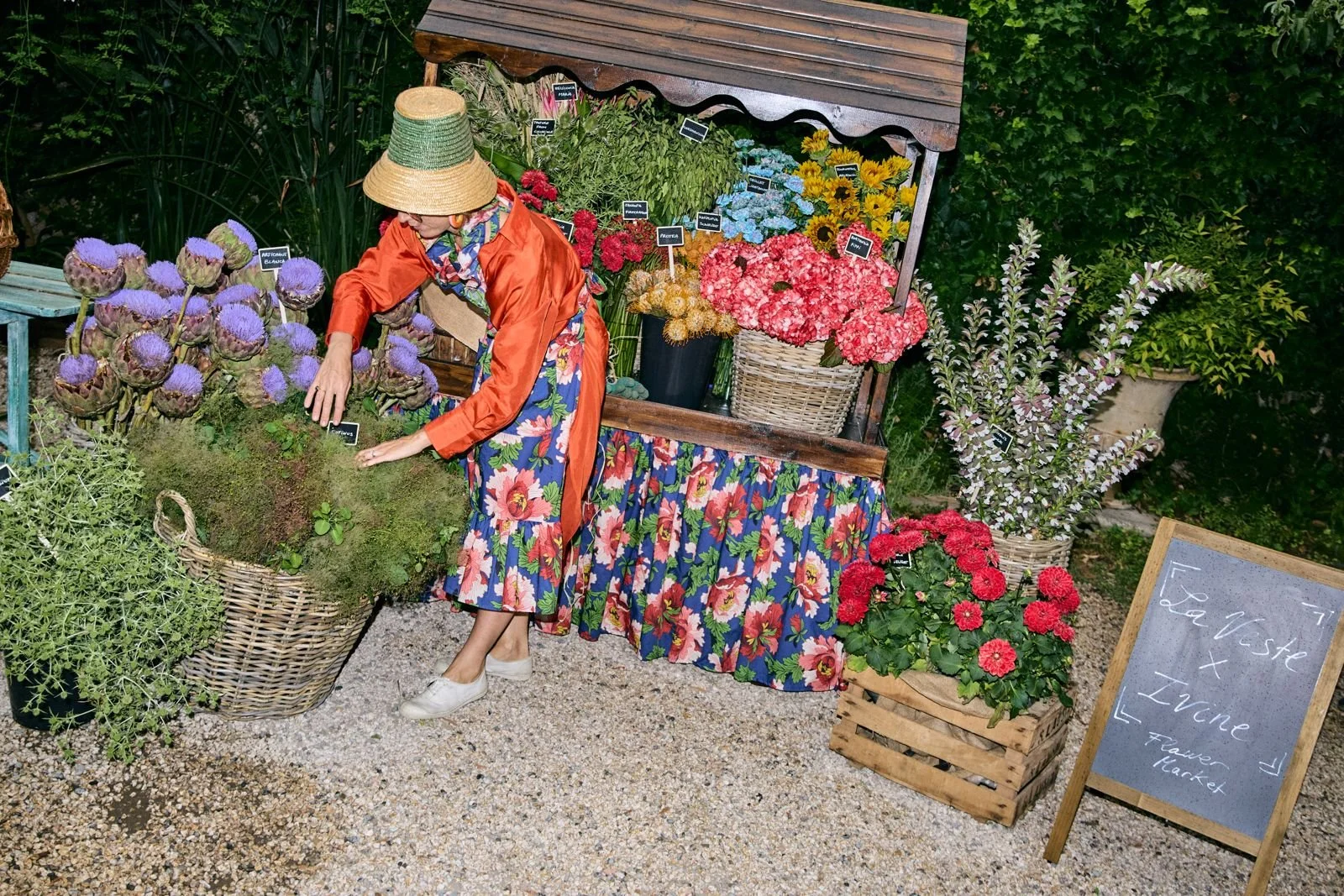Bespoke flower market installation with vibrant seasonal blooms created for the La Veste × Ivine Paris collaboration, blending playful design with contemporary luxury