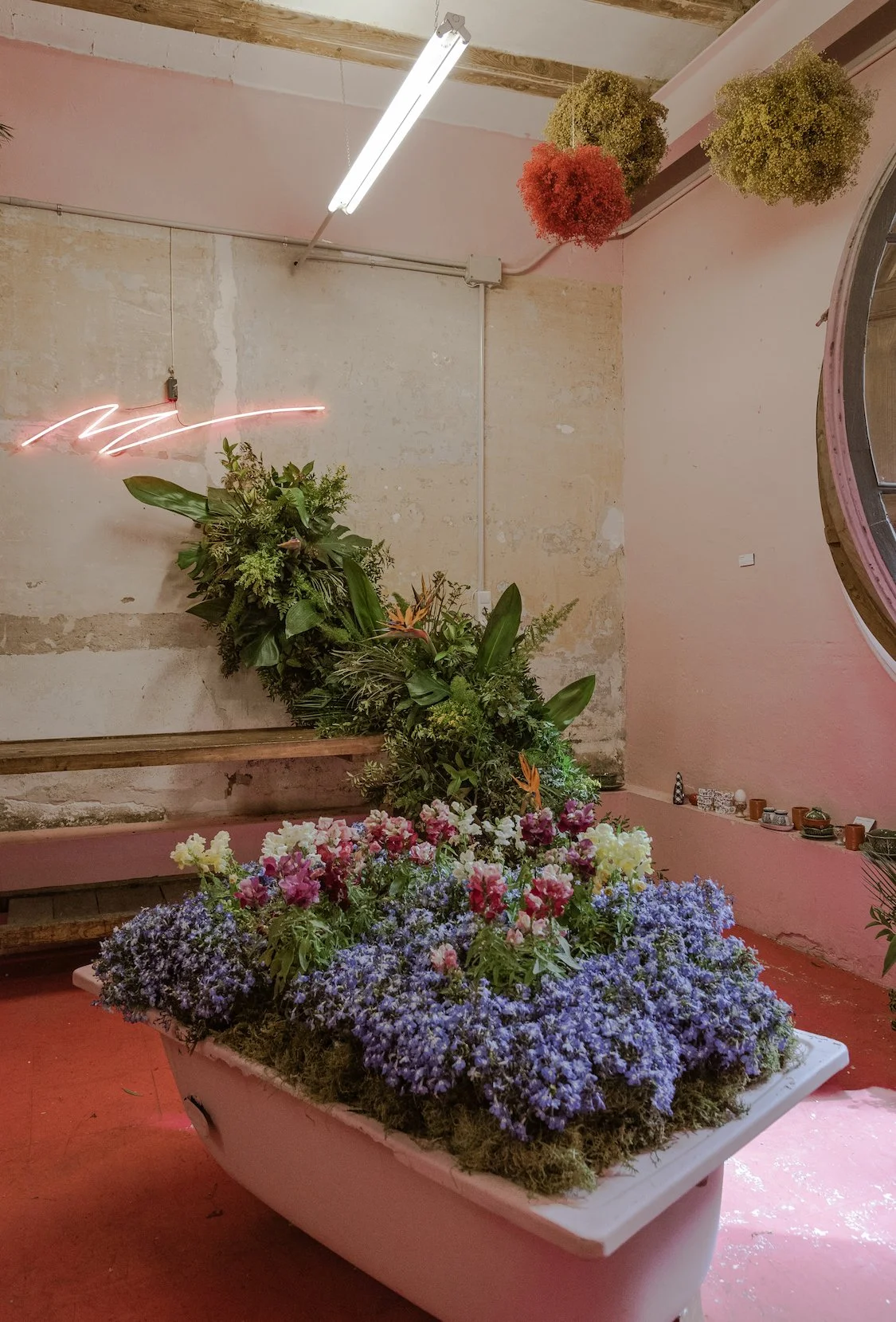 Jungle-inspired floral environment installation by Mosaic at “The Floral Experience"