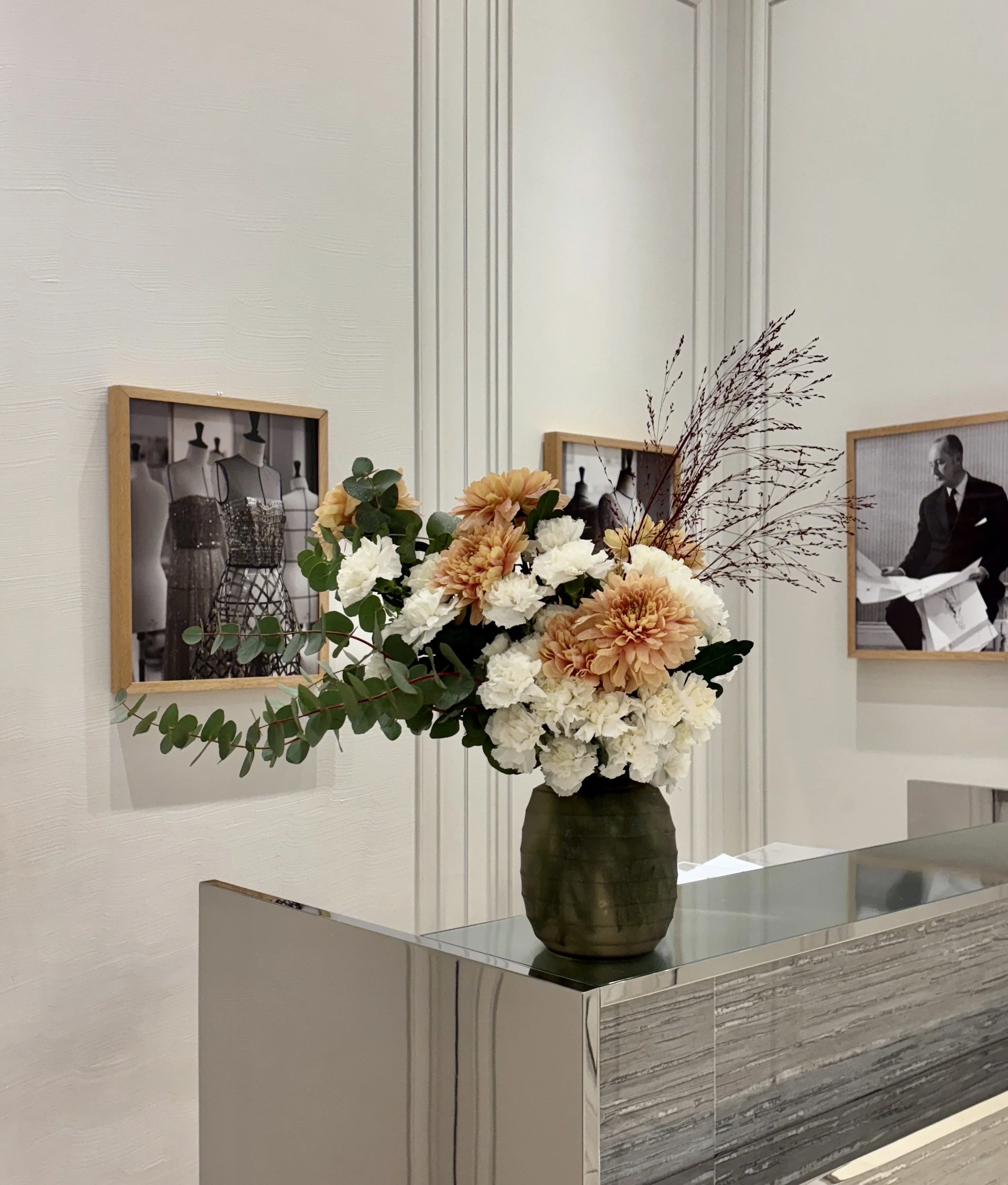 Luxury floral arrangement designed by Mosaic Flowers for the visual merchandising of the Christian Dior Cruise 26 Collection at the Barcelona flagship store, for premium international brand experiences