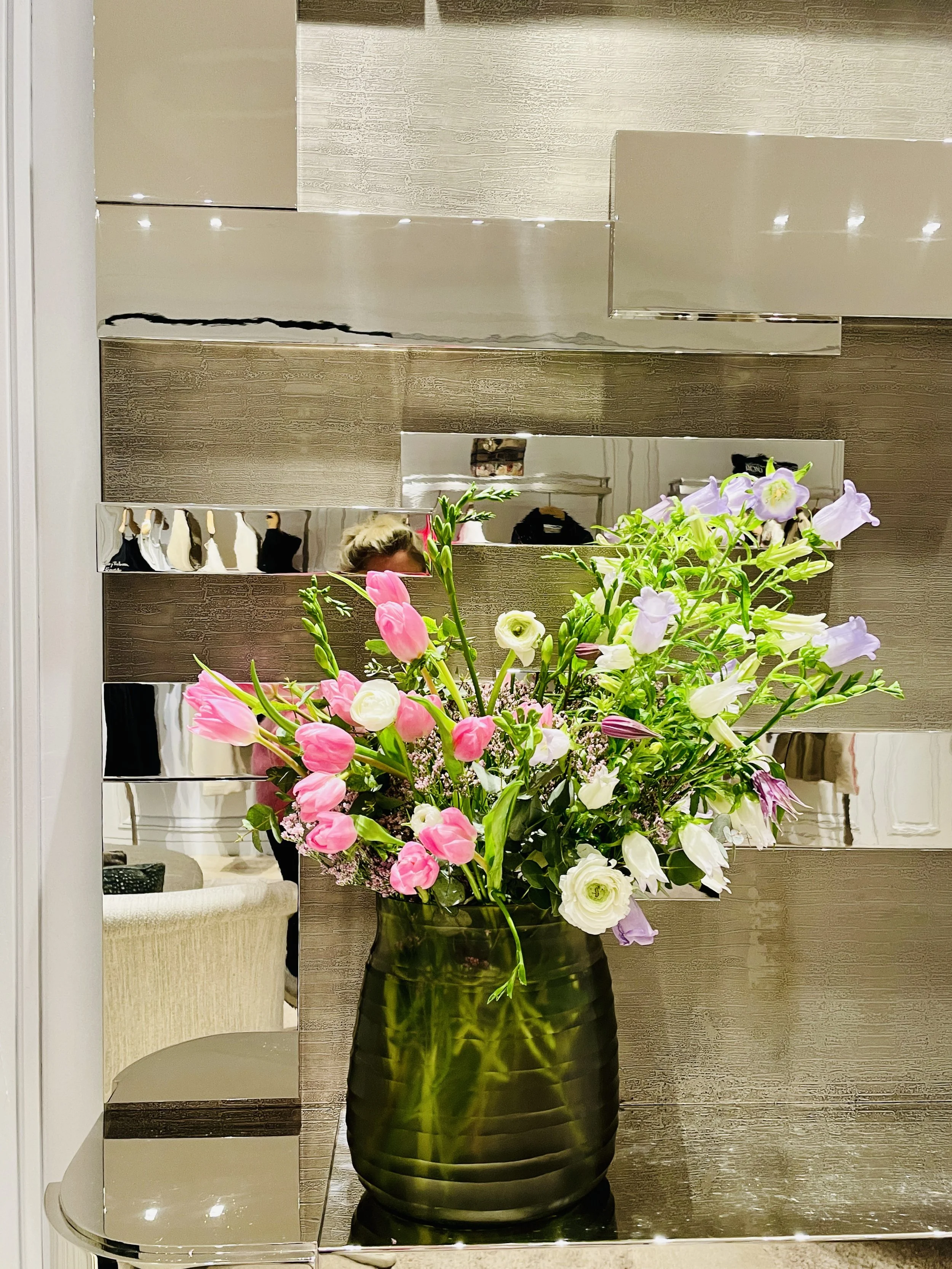 Soft floral arrangement in motion, created by Mosaic Flowers for luxury clients in Barcelona