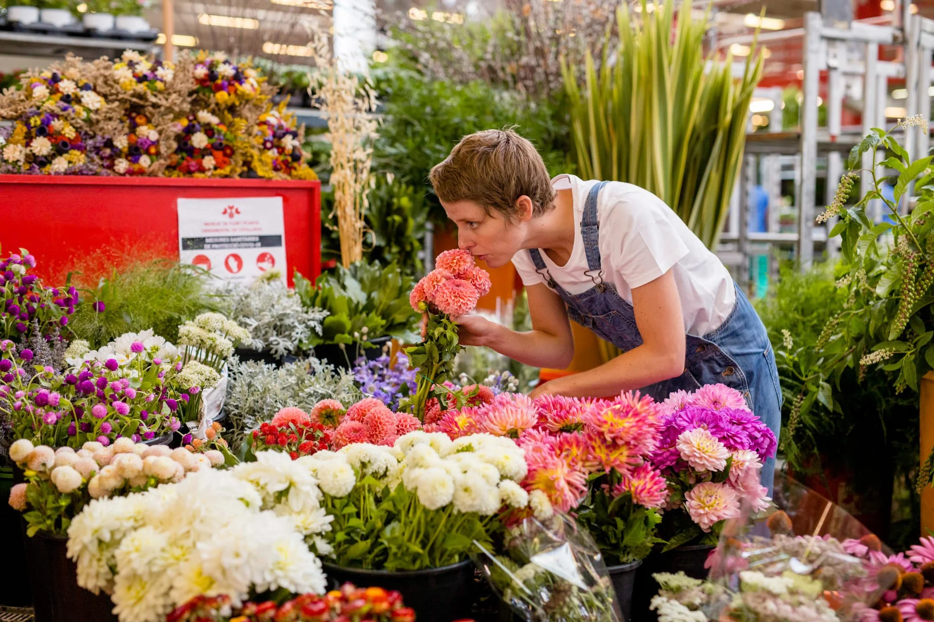 Local flower market in Vilassar de Mar near Barcelona, Mosaic Flowers selecting flowers for international event floral design