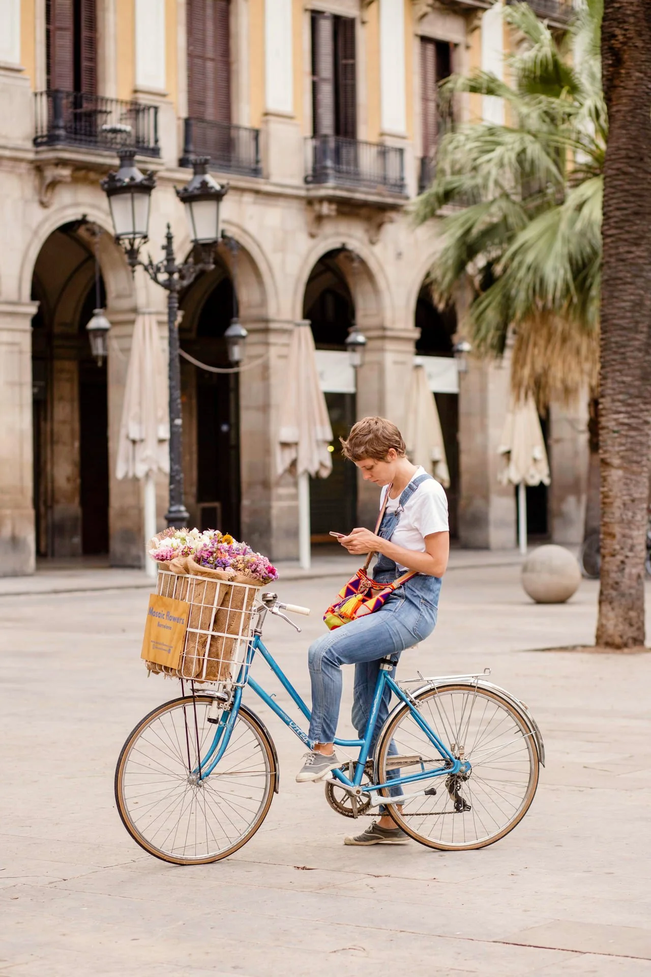 Mosaic Flowers bicycle delivery with bouquets in Barcelona, floral designer for international luxury events