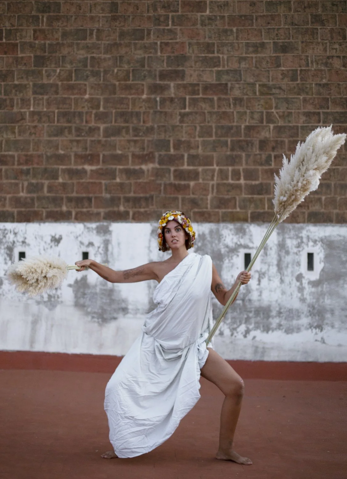 Athena-inspired editorial styling with pampas and flowers by Mosaic Flowers in Gracia Barcelona