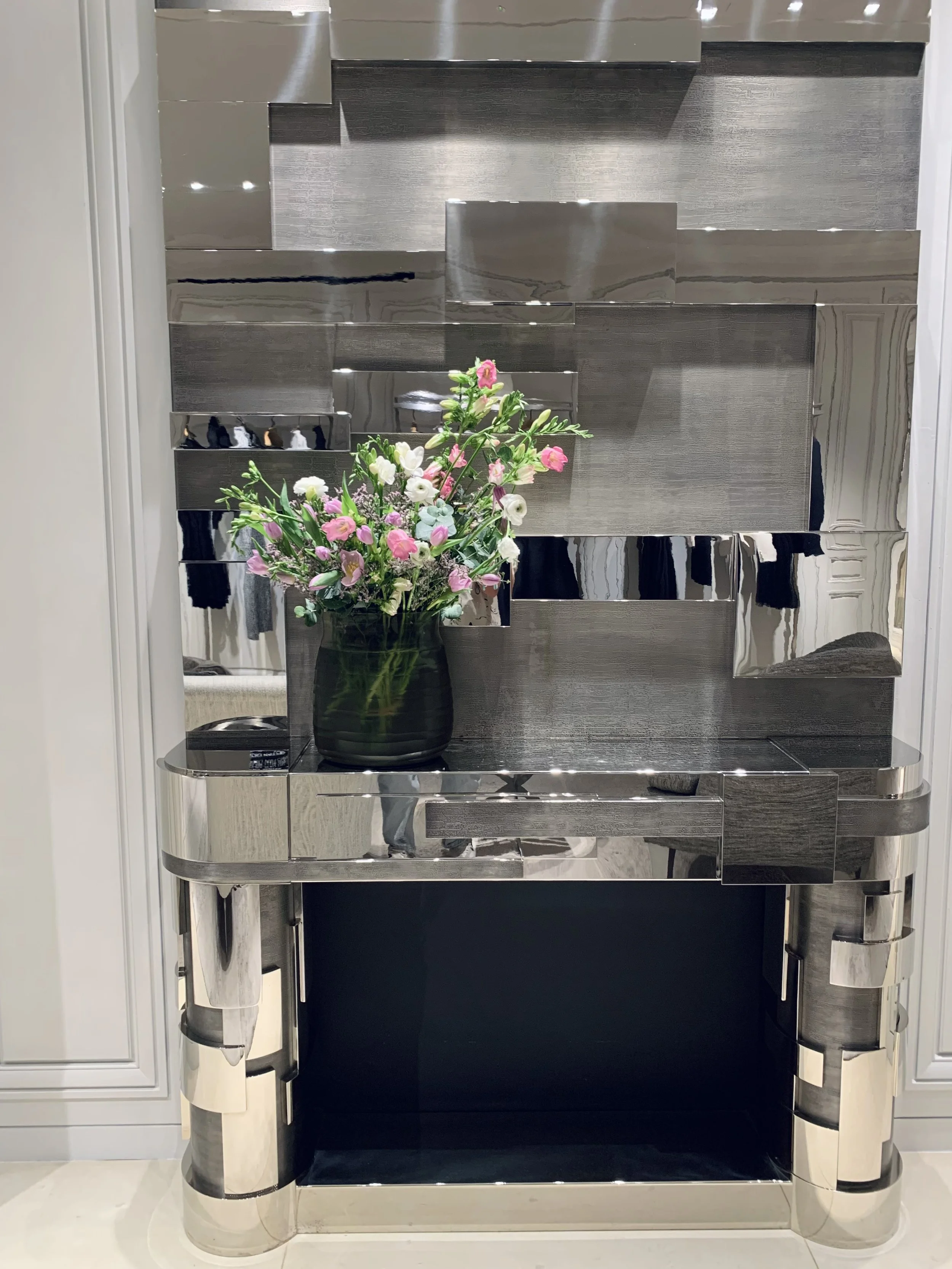 Delicate floral composition by Mosaic Flowers with local flowers for the Spring 24 visual identity