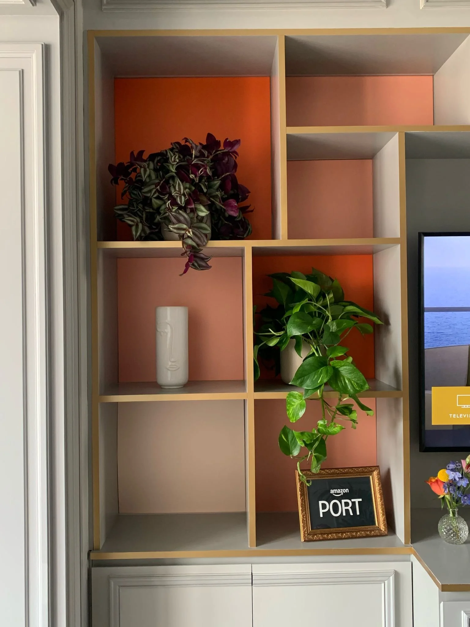 Mosaic Flowers interior styling – minimalist shelving with decorative greenery in Barcelona