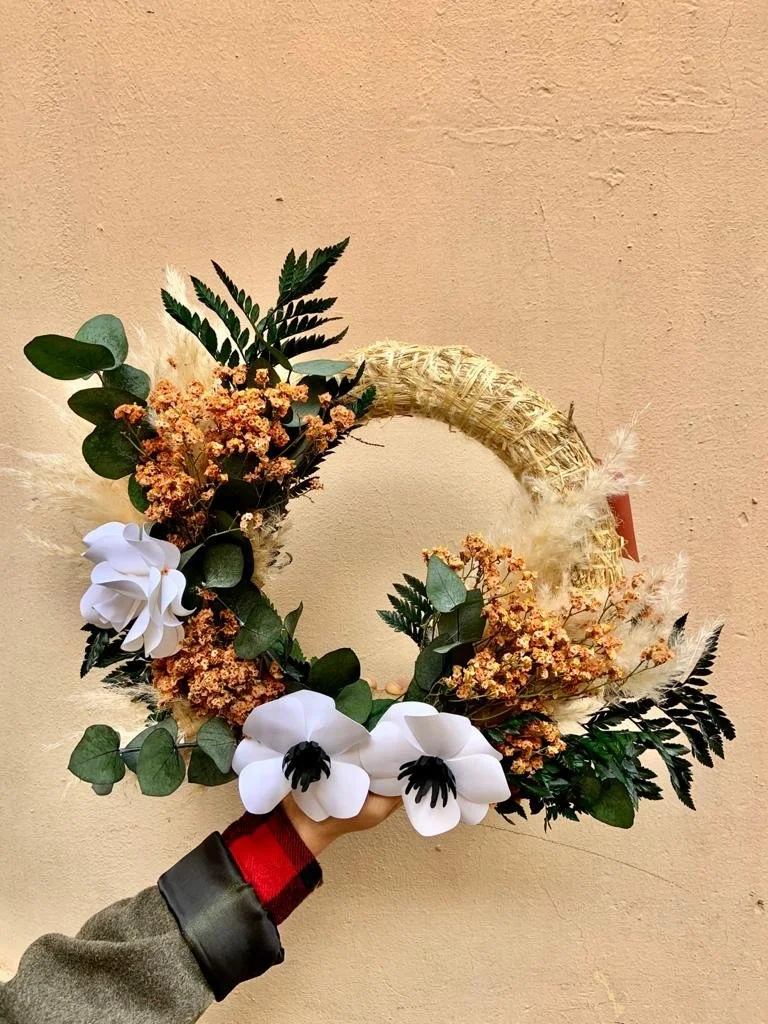 Paper flower festive wreath created during Mosaic Flowers workshop in Barcelona