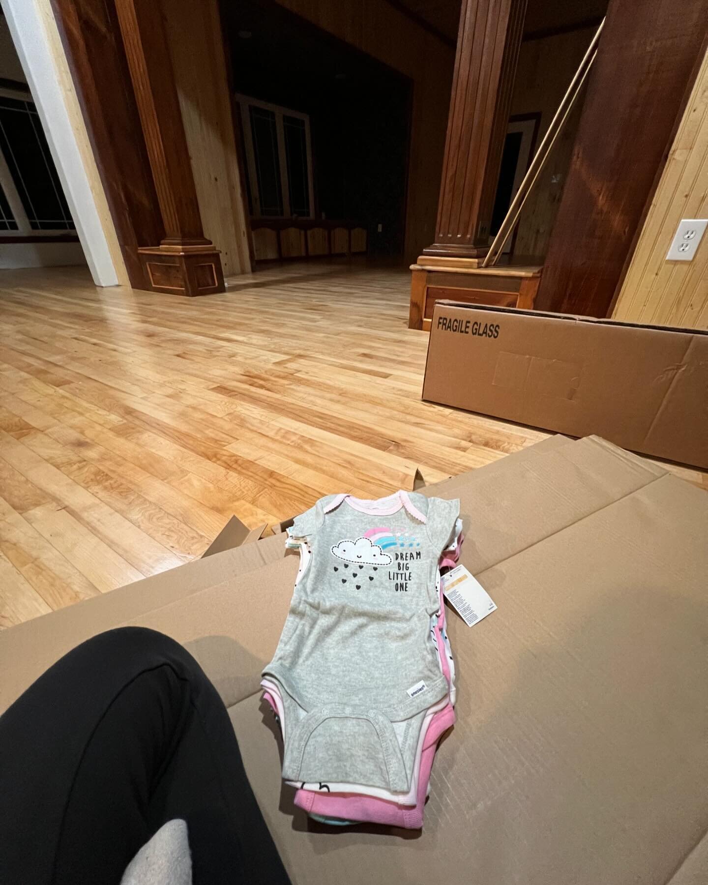 Last night I sat in the middle of our empty living room &amp; then put baby&rsquo;s first clothes in her closet 🥹🩷 when did life get so sweet?

Gonna spend the entire week moving into mine and @adamjodor dream home ❤️