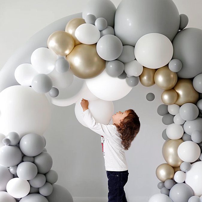 sanabrandt_small_balloon_arch_wall_flat_straight_on_gray_and_whi_4672b8f1-7bb3-4b8c-817f-54d5f9496299 copy.jpg