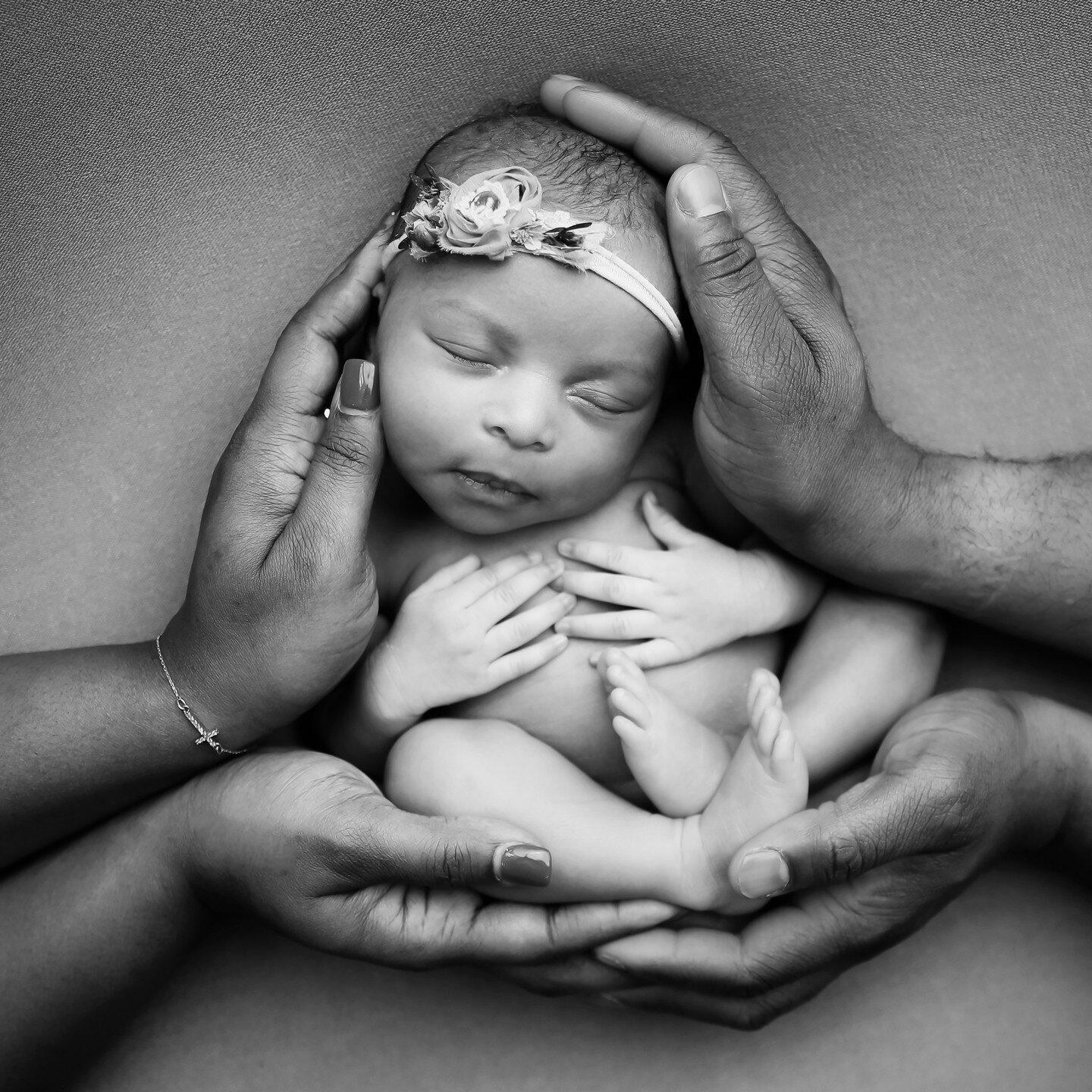 all curled up in the best arms possible....
Pricing and Packages on the website.

#NewbornPhotography
#CaliforniaPhotographer
#CelebrityPhotographer
#NewbornPosing
#PhotographyTips
#BehindTheScenes
#BTSPhotography
#newbornPhotographyTutorials
#newbor