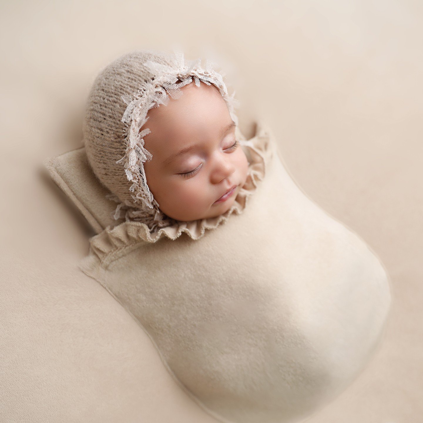 a new ruffled pocket beanbag cover that I am in love with and this amazing 7 week perfect baby...➡️www.anabrandt.com

#NewbornPhotography
#CaliforniaPhotographer
#CelebrityPhotographer
#NewbornPosing
#PhotographyTips
#BehindTheScenes
#BTSPhotography
