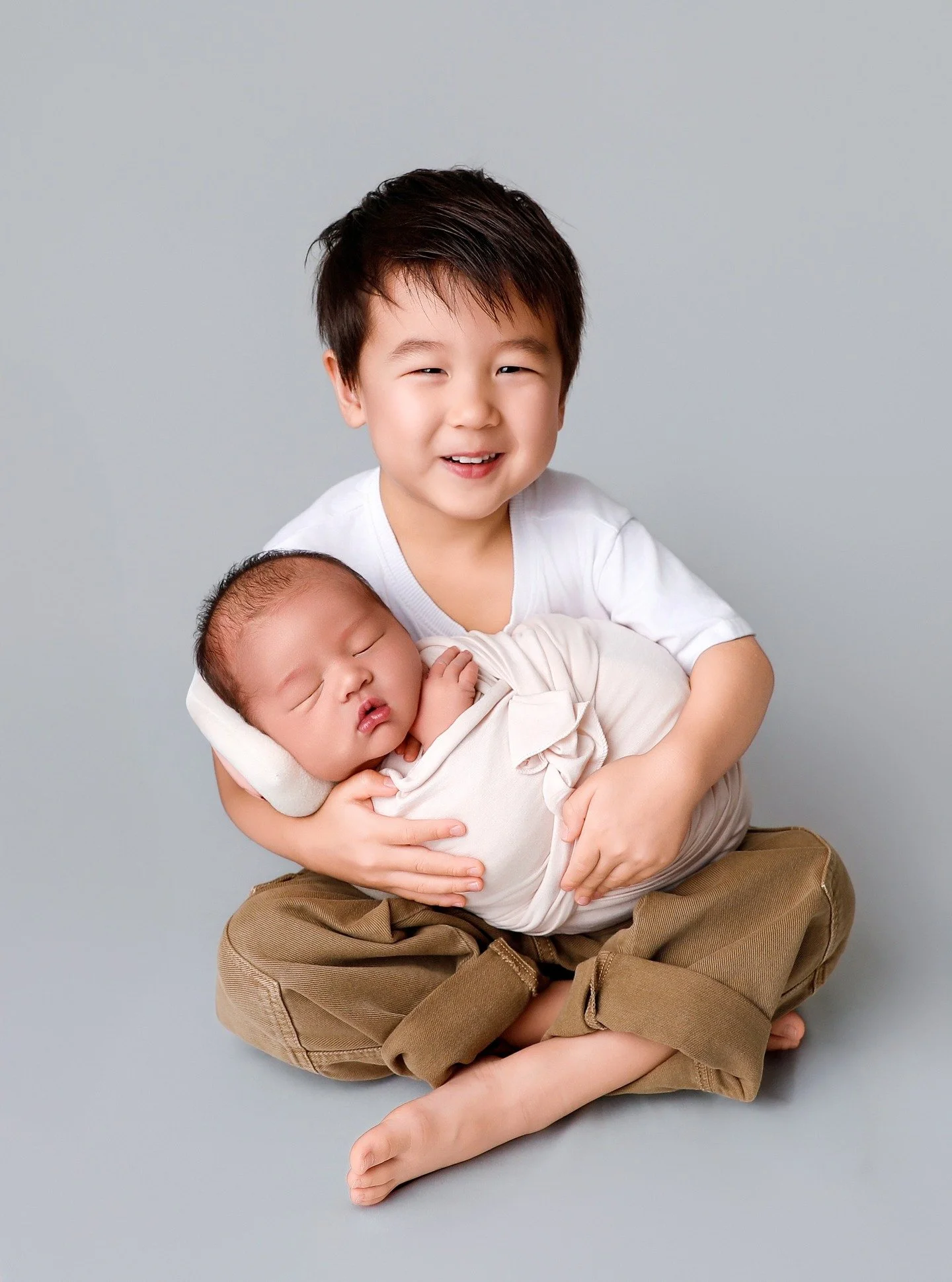 My ridiculously adorable client and his baby brother. www.anabrandt.com
