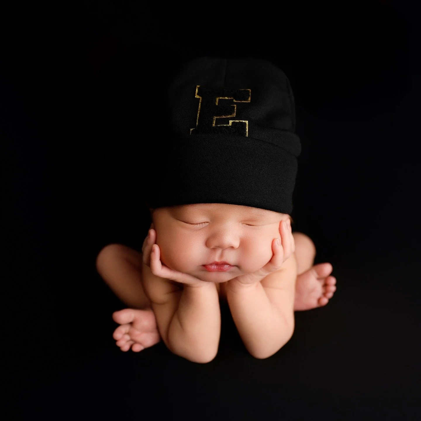 Small, strong, and already making a statement 🖤

Newborn photography doesn&rsquo;t have to be complicated.
✨ Newborn Photo Sessions
Book your session at 👉 www.anabrandt.com
📚 For Photographers Learning Newborn Posing &amp; Lighting
Step-by-step ed
