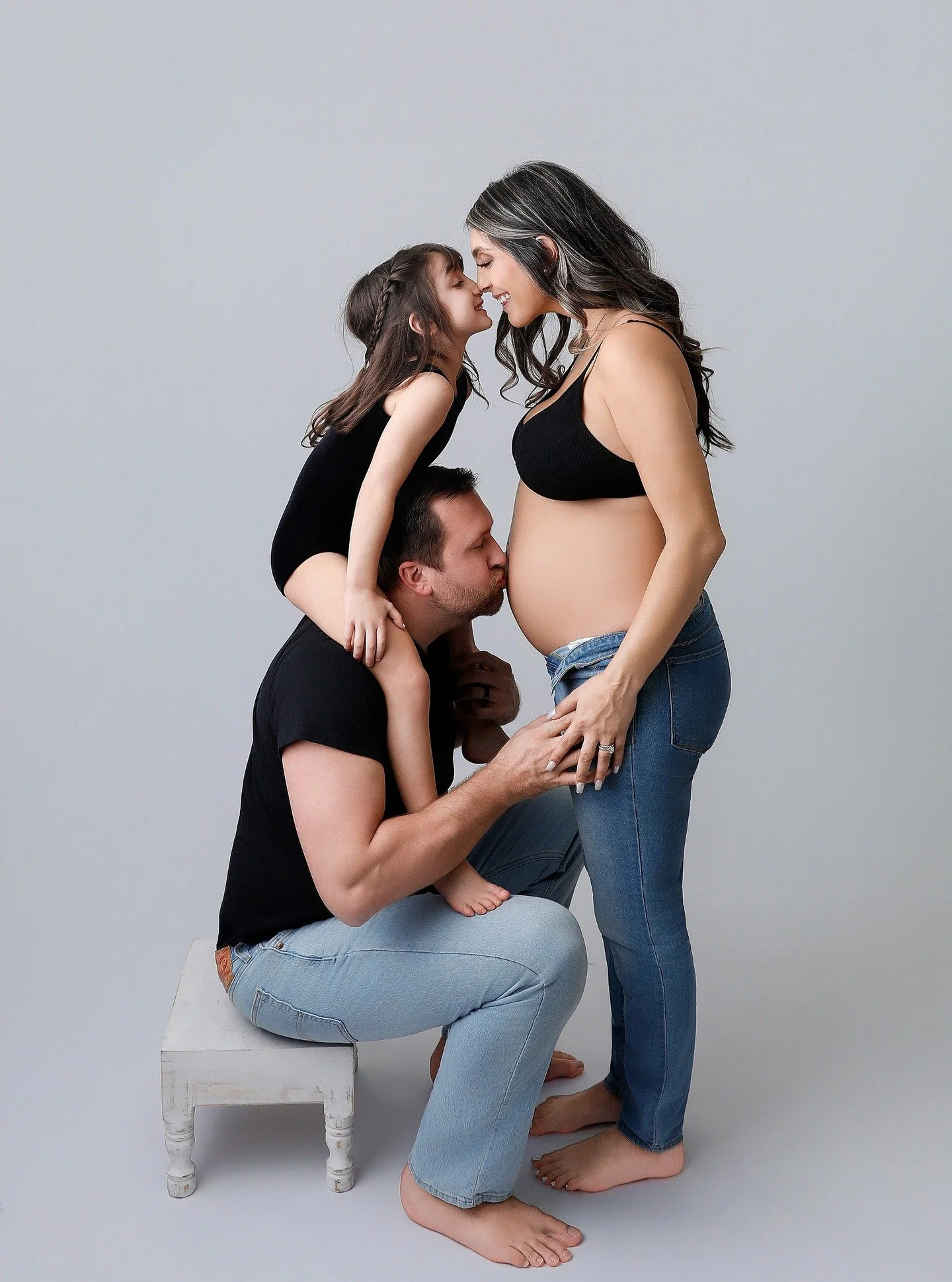 funny hits to the face along the way 😂 We were laughing nonstop during this session!
It&rsquo;s always such a joy when families come back with another baby on the way. Here&rsquo;s a little sneak peek for this gorgeous crew.