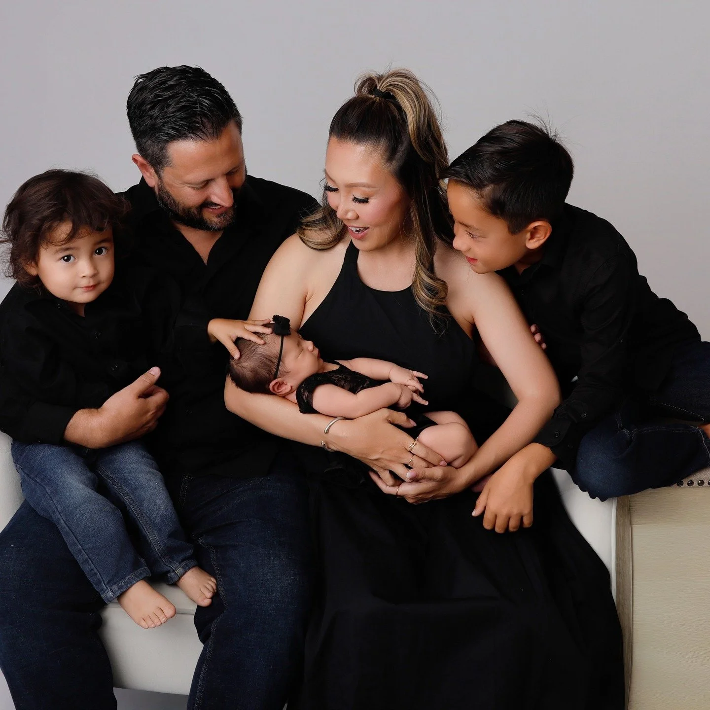 Cutest family on the OC Block.. @jencurley Newborn sessions www.anabrandt.com