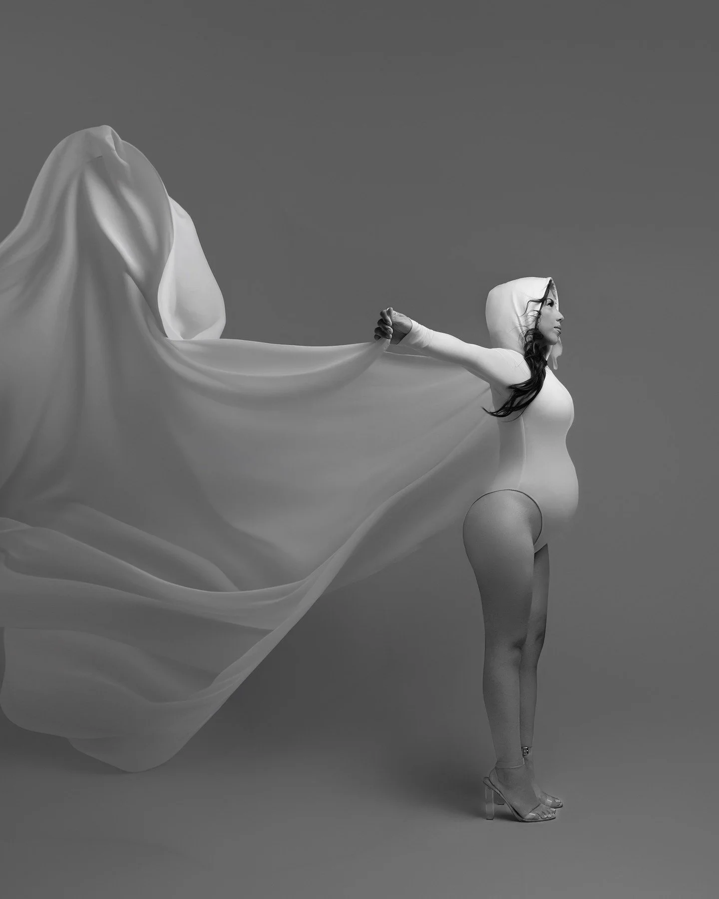 There&rsquo;s something about a maternity session that goes far beyond the pose, the fabric, or the final image&hellip;
It&rsquo;s the connection. 🤍

When a Mama steps into my studio, she&rsquo;s not just showing up for photos &mdash; she&rsquo;s tr