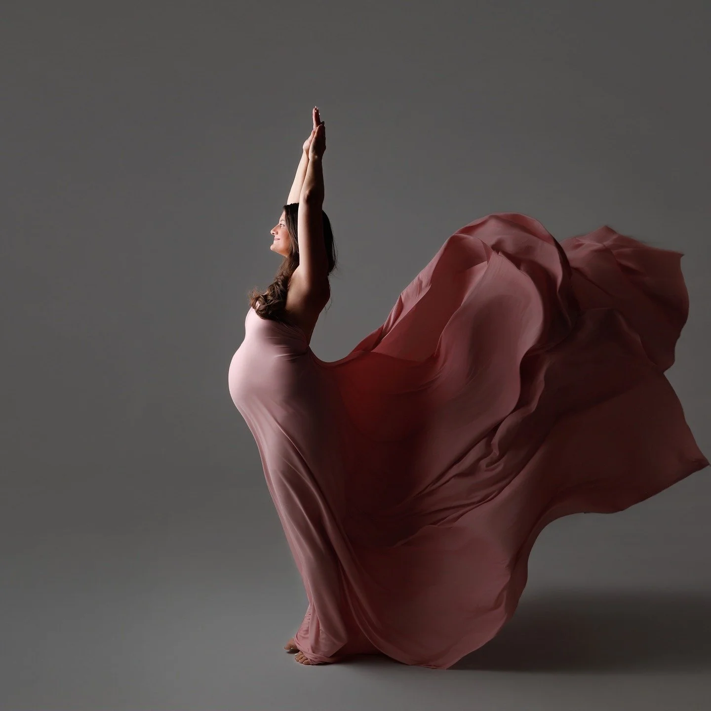 Not AI just a bit of editing using @evotoai and Photoshop. The tutorial is in the school www.bellybabyschool.com in The Dress Toss Course