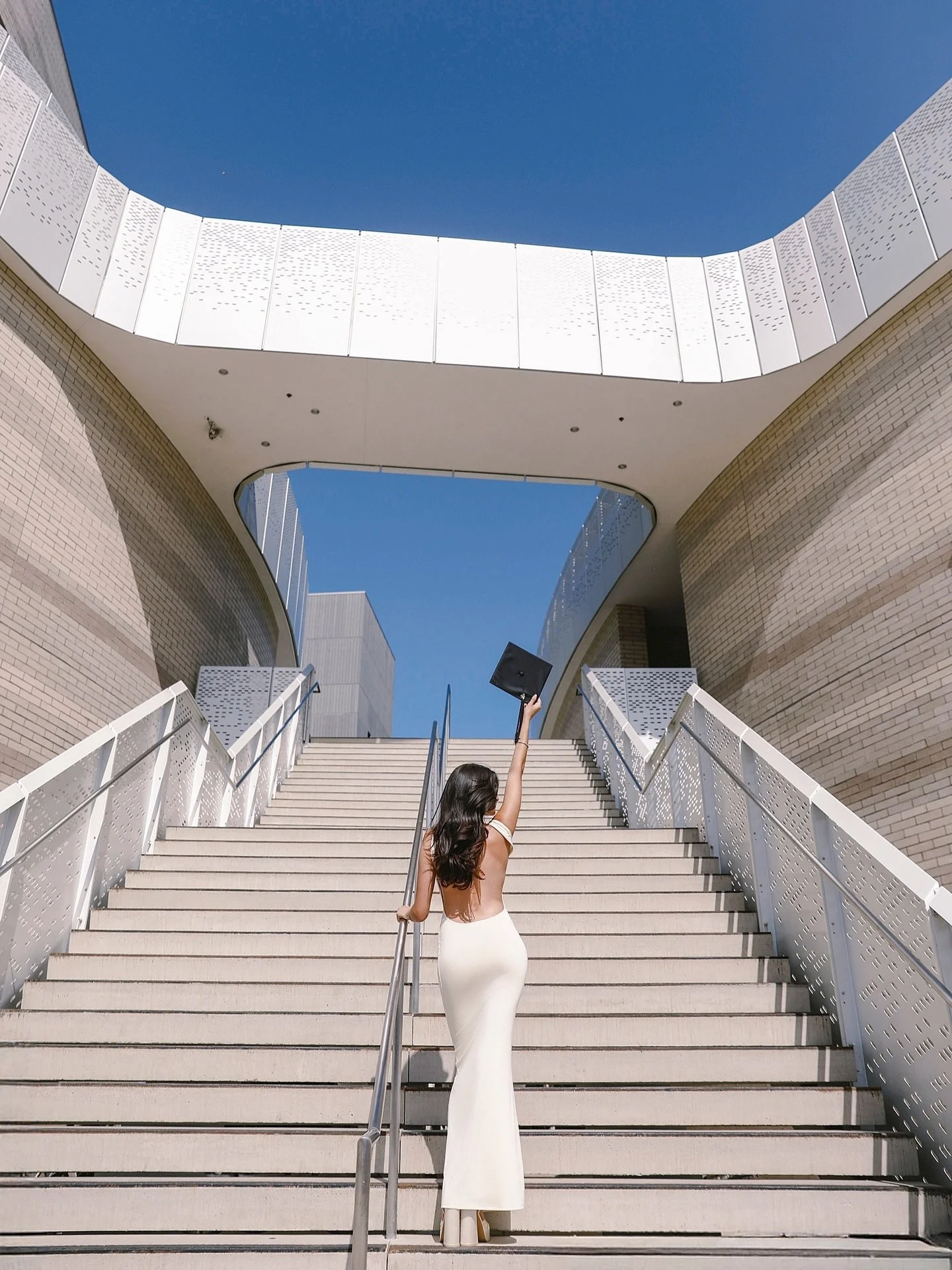 I&rsquo;ve been getting a lot of emails lately about grad photos, so I thought I would reshare Olivia&rsquo;s images from last year.
If you are wanting senior or college grad photos, please book as soon as possible. Whether you want a studio session,