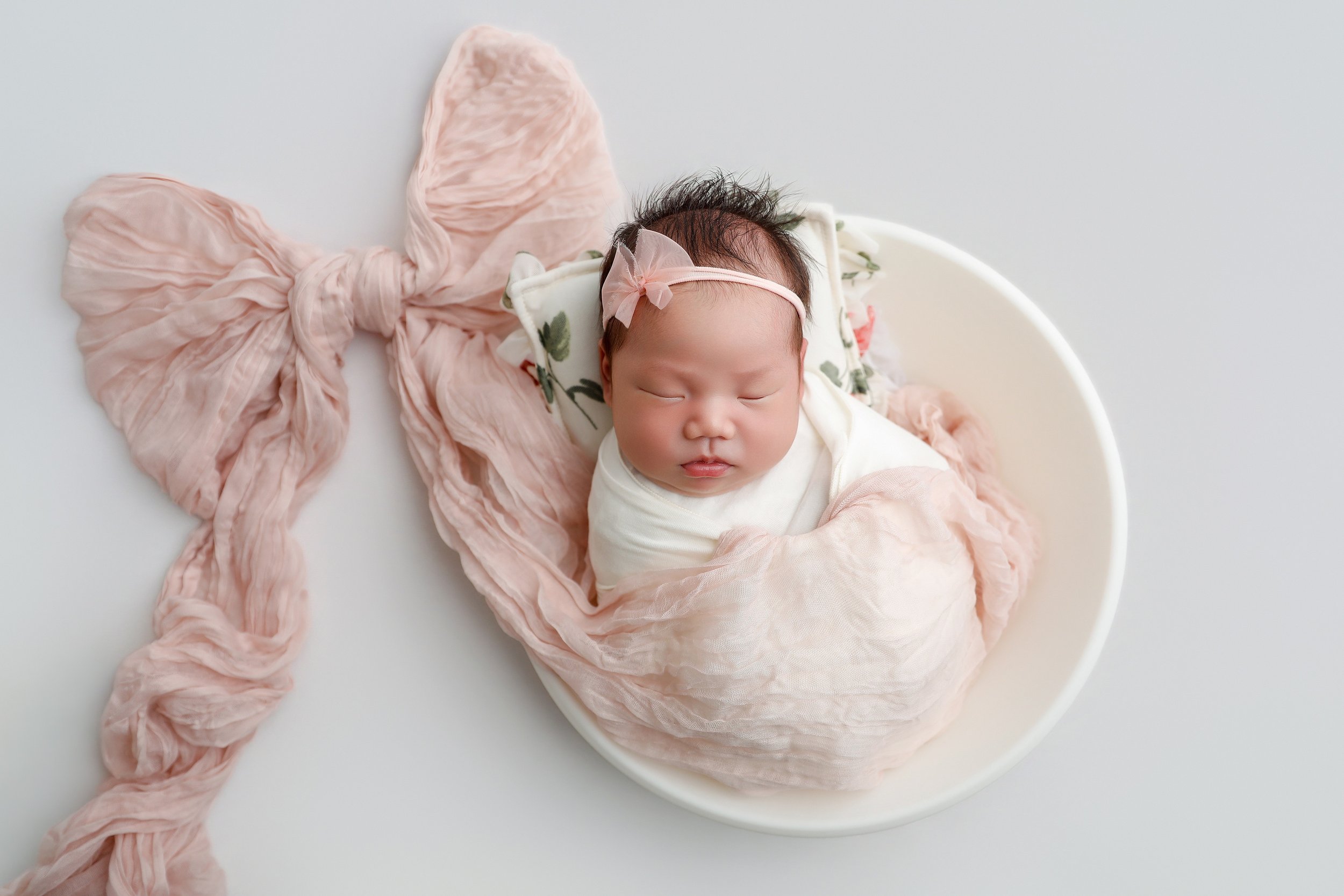 This beautiful baby just had her newborn session and I am preparing her gallery for Mom and had to post a sneak peak. I am here for the florals, bows and everything in between.