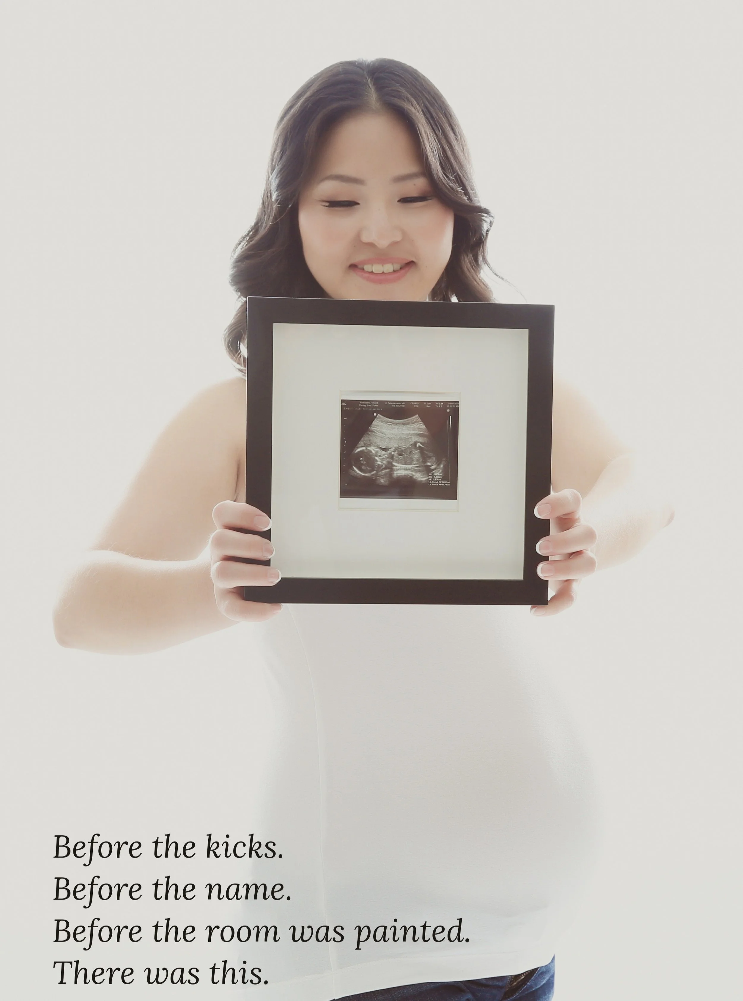Idea #11104: bring your ultrasound photo to your maternity session.
Not as a prop. As the first portrait of the person you haven't met yet.
The first hello, finally out of the drawer and into a frame.
This is the kind of detail I love. Quiet. Persona