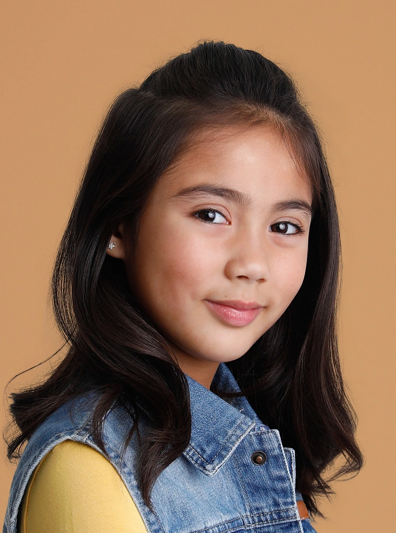 Rylees gorgeous headshots. Represented by @palomamodelandtalent