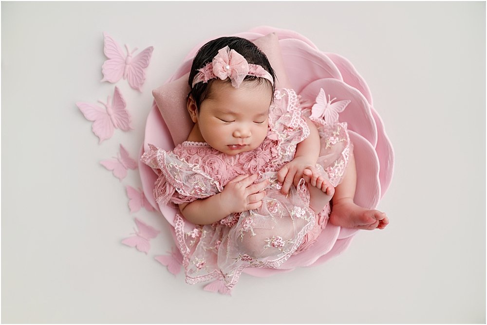 Look at this beautiful girl...new dress, new bowl, new baby, new butterflies. Every day it's a dream to come to work with someone I love and create things together. I just can not imagine with next year will bring we have so many ideas! @alrobles @al