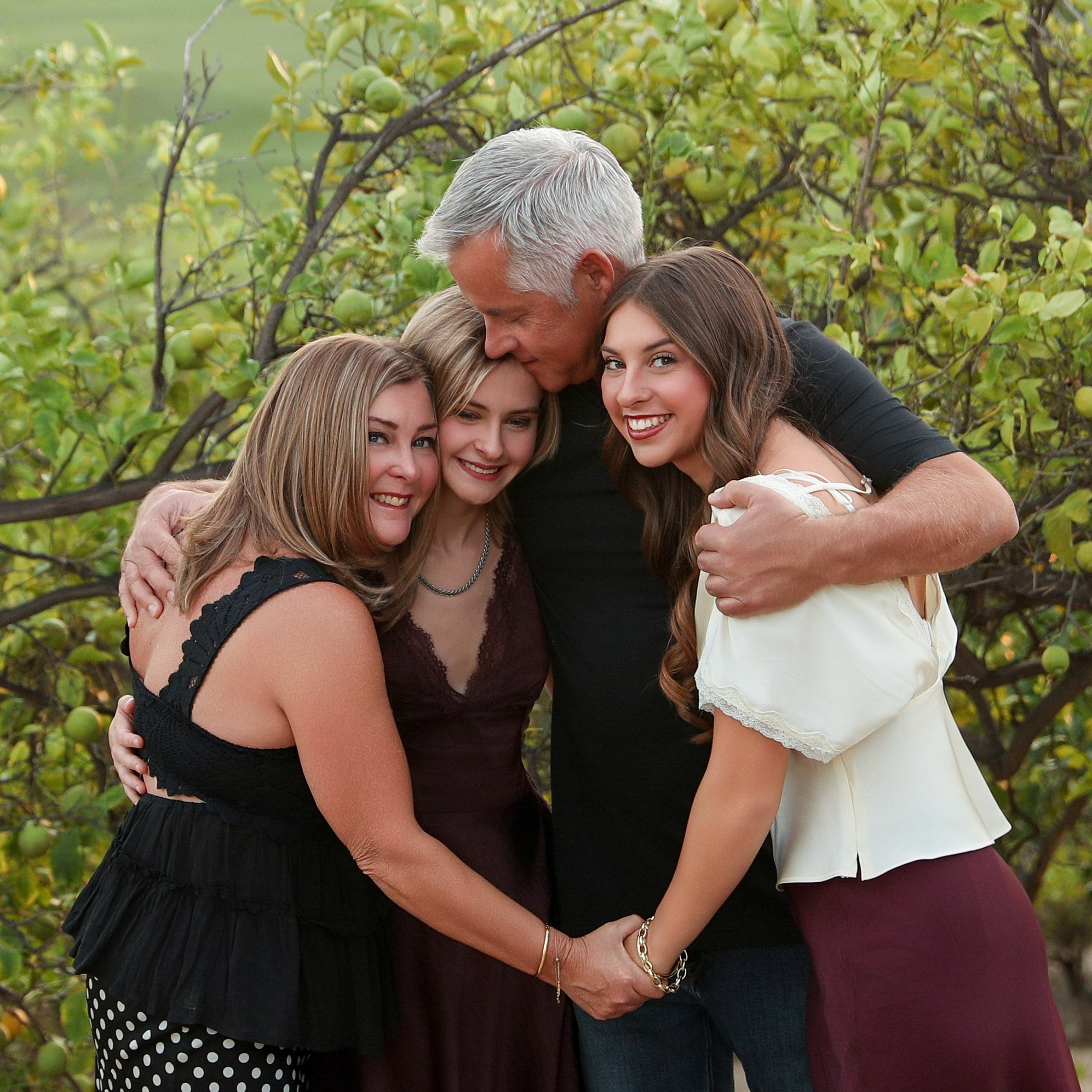 **OVER 20 YEARS WITH THIS FAMILY!!** ❤️🥹

They reminded me during our session, &ldquo;You were pregnant with Ava when we first met you!&rdquo; And Ava is **21 YEARS OLD NOW!!** How is that even possible?! 😭

Over two decades of memories, milestones